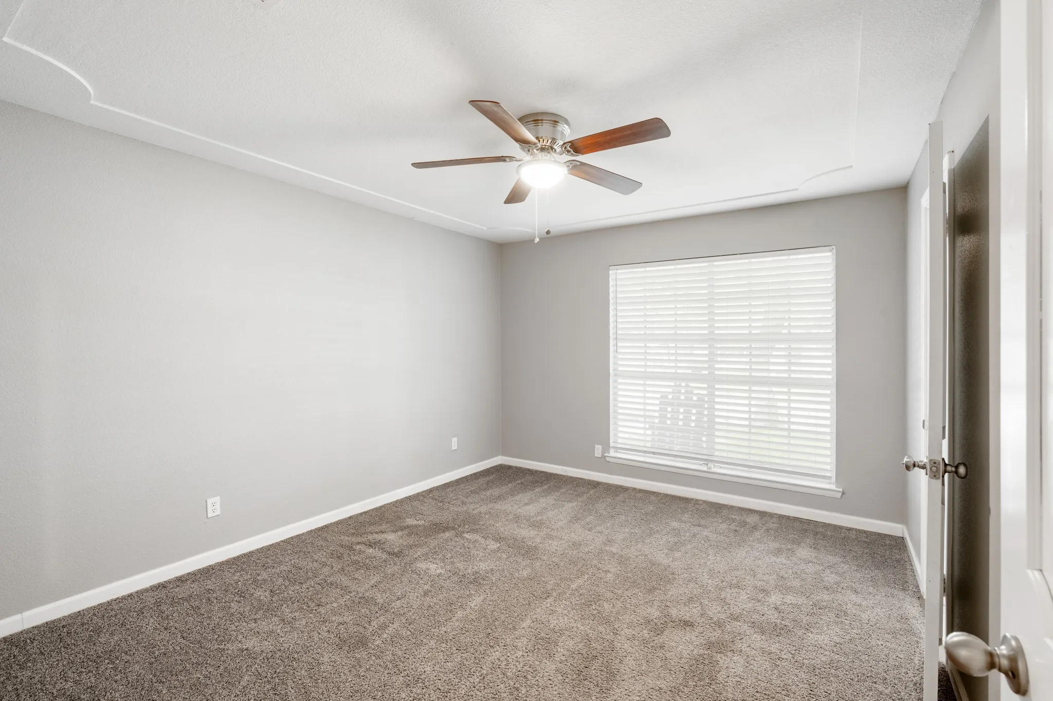 Single Family Residence For Sale in Tarrant County , 1804 W Cedar Elm Drive, Arlington, Texas 76012, 3 Bedroom, 2 Bathroom, 2 Garage spaces, 2,140 Sqft, built in 1968, mls#21371086, Real Estate Agent in Arlington, Homes For Sale in Tarrant county, Homes For Sale in Arlington, Realtor in Arlington Texas, Real Estate Brokerage Independent Realty Texas, Luminita Cordes Realtor