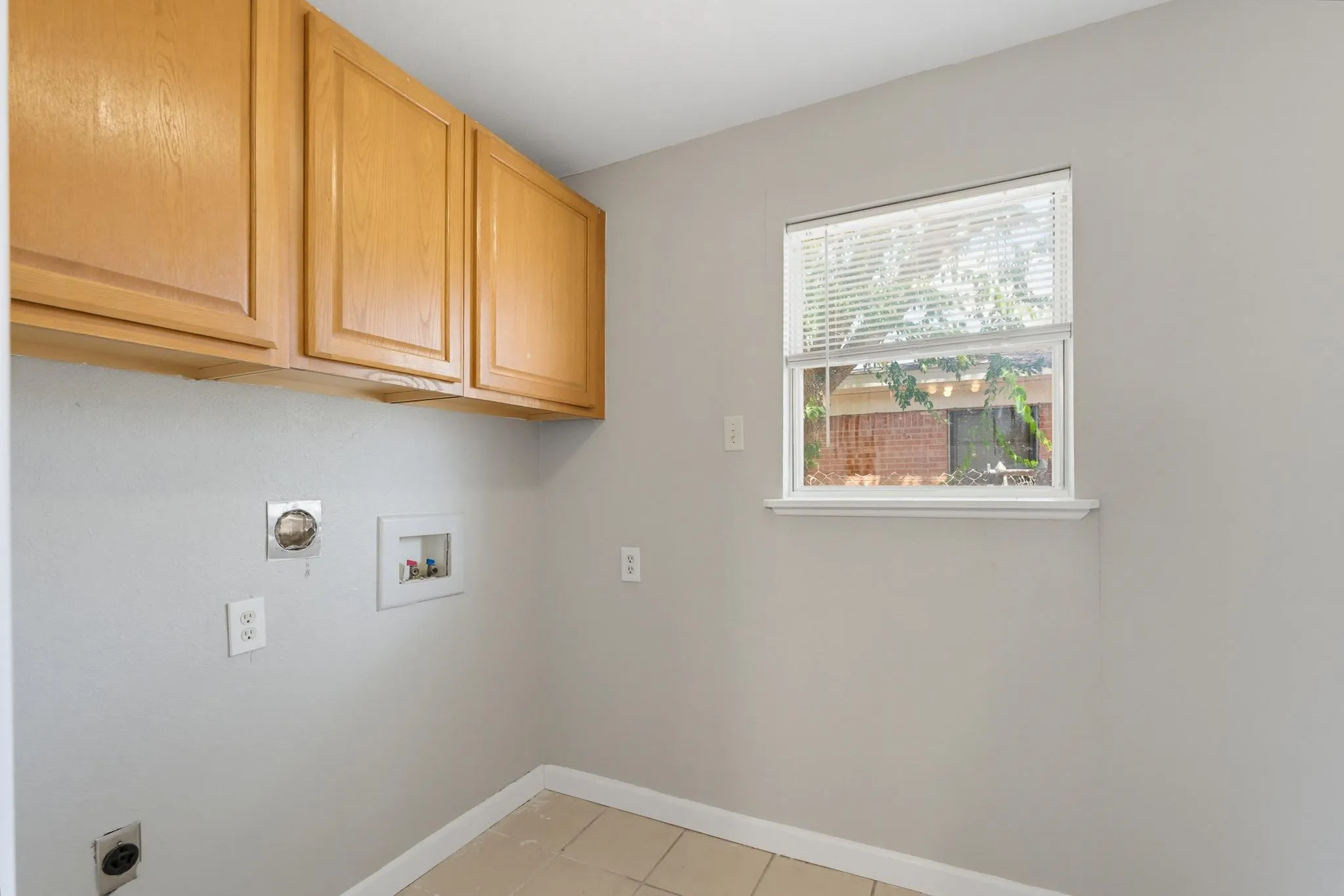 Single Family Residence For Rent in Taylor County , 618 S La Salle Drive, Abilene, Texas 79605, 3 Bedroom, 2 Bathroom, 1 Garage spaces, 1,454 Sqft, built in 1954, mls#21375863, Real Estate Agent in Abilene, Homes For Rent in Taylor county, Homes For Rent in Abilene, Realtor in Abilene Texas, Real Estate Brokerage Independent Realty Texas, Luminita Cordes Realtor