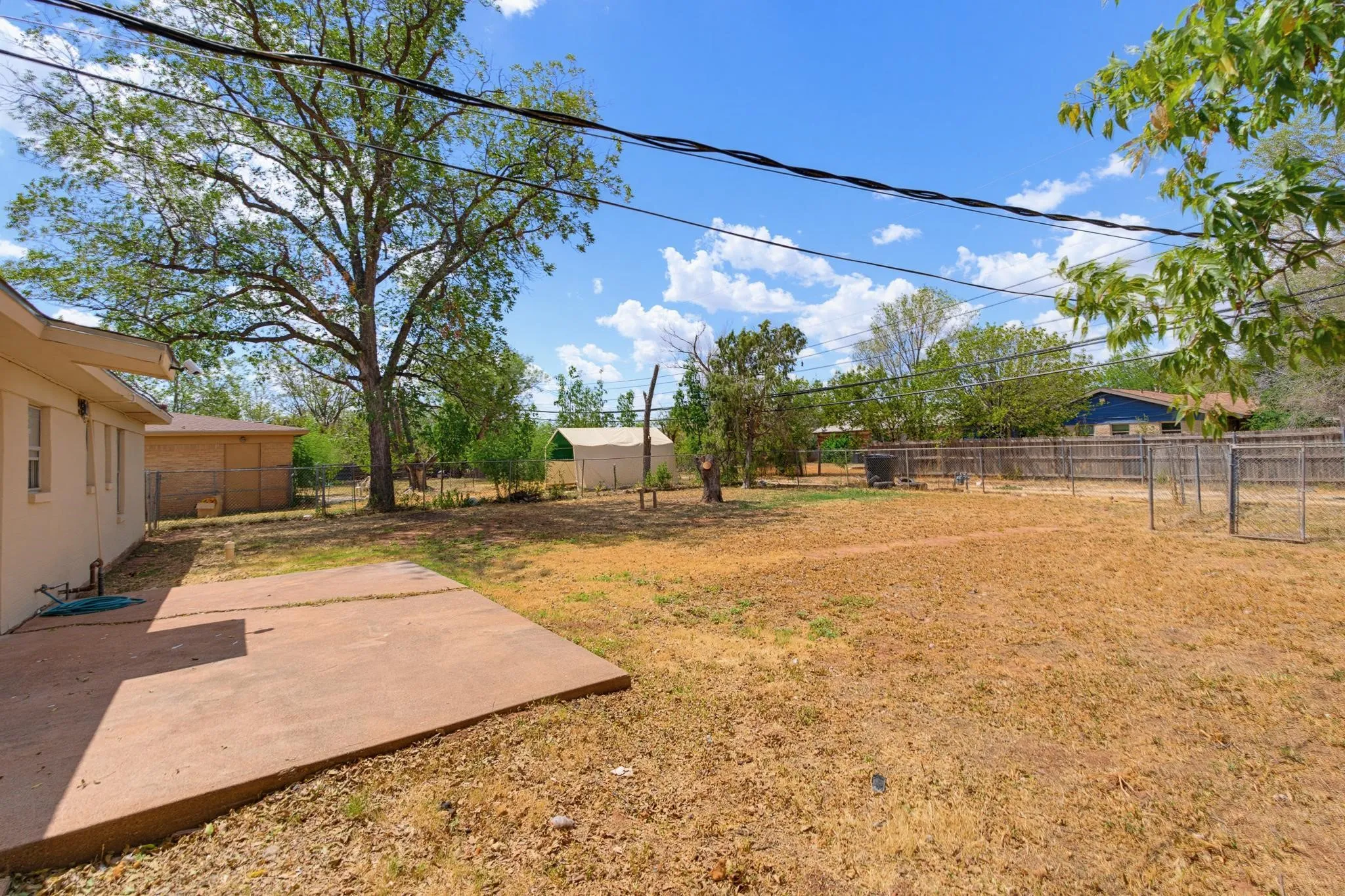 Single Family Residence For Rent in Taylor County , 618 S La Salle Drive, Abilene, Texas 79605, 3 Bedroom, 2 Bathroom, 1 Garage spaces, 1,454 Sqft, built in 1954, mls#21375863, Real Estate Agent in Abilene, Homes For Rent in Taylor county, Homes For Rent in Abilene, Realtor in Abilene Texas, Real Estate Brokerage Independent Realty Texas, Luminita Cordes Realtor
