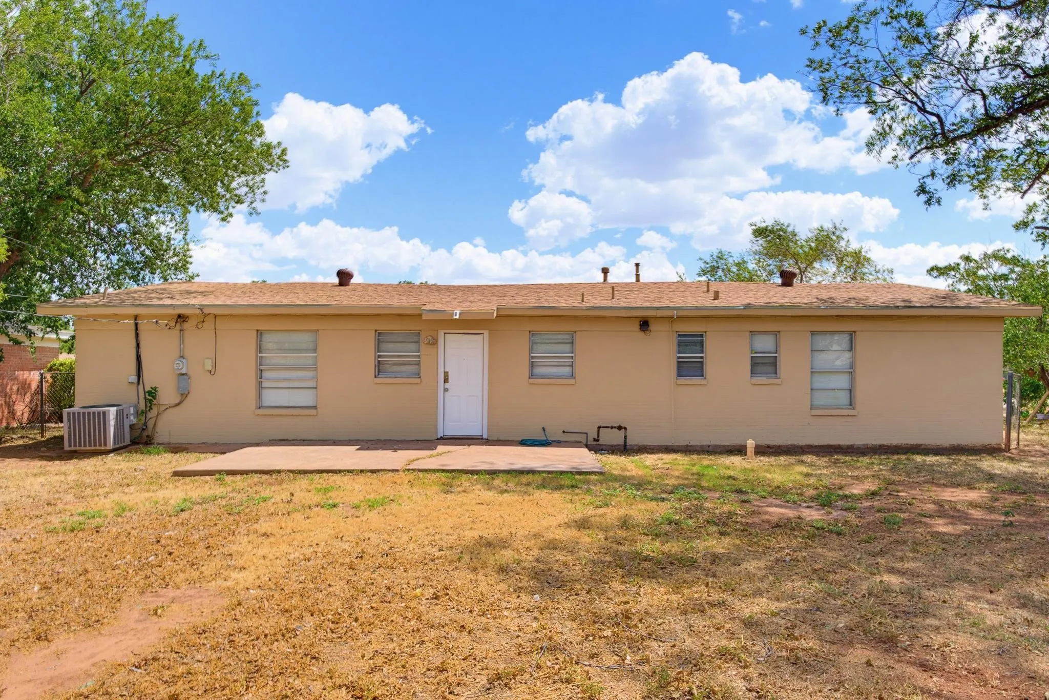 Single Family Residence For Rent in Taylor County , 618 S La Salle Drive, Abilene, Texas 79605, 3 Bedroom, 2 Bathroom, 1 Garage spaces, 1,454 Sqft, built in 1954, mls#21375863, Real Estate Agent in Abilene, Homes For Rent in Taylor county, Homes For Rent in Abilene, Realtor in Abilene Texas, Real Estate Brokerage Independent Realty Texas, Luminita Cordes Realtor