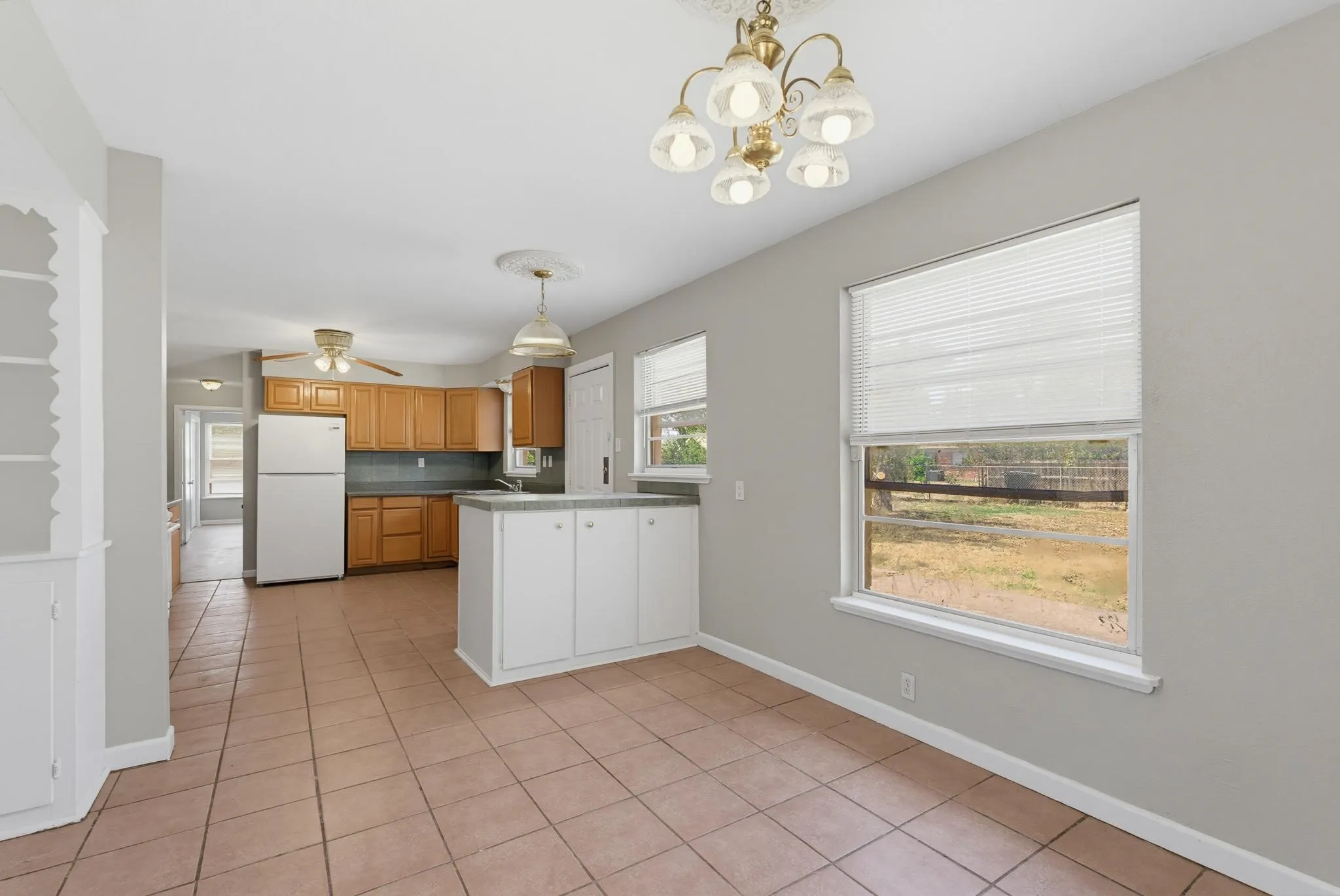 Single Family Residence For Rent in Taylor County , 618 S La Salle Drive, Abilene, Texas 79605, 3 Bedroom, 2 Bathroom, 1 Garage spaces, 1,454 Sqft, built in 1954, mls#21375863, Real Estate Agent in Abilene, Homes For Rent in Taylor county, Homes For Rent in Abilene, Realtor in Abilene Texas, Real Estate Brokerage Independent Realty Texas, Luminita Cordes Realtor