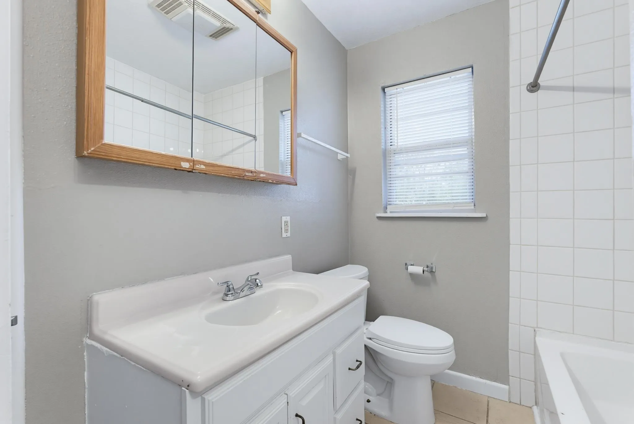Single Family Residence For Rent in Taylor County , 618 S La Salle Drive, Abilene, Texas 79605, 3 Bedroom, 2 Bathroom, 1 Garage spaces, 1,454 Sqft, built in 1954, mls#21375863, Real Estate Agent in Abilene, Homes For Rent in Taylor county, Homes For Rent in Abilene, Realtor in Abilene Texas, Real Estate Brokerage Independent Realty Texas, Luminita Cordes Realtor