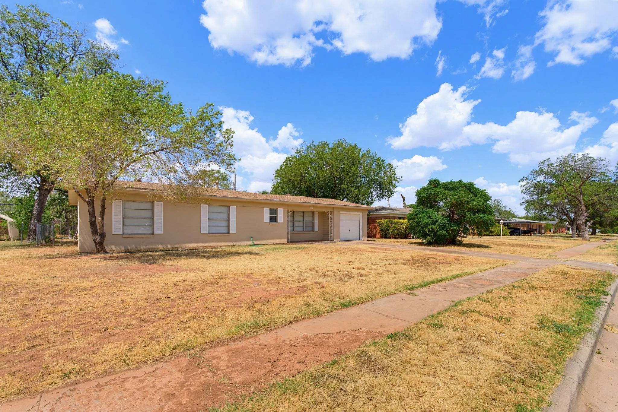 Single Family Residence For Rent in Taylor County , 618 S La Salle Drive, Abilene, Texas 79605, 3 Bedroom, 2 Bathroom, 1 Garage spaces, 1,454 Sqft, built in 1954, mls#21375863, Real Estate Agent in Abilene, Homes For Rent in Taylor county, Homes For Rent in Abilene, Realtor in Abilene Texas, Real Estate Brokerage Independent Realty Texas, Luminita Cordes Realtor