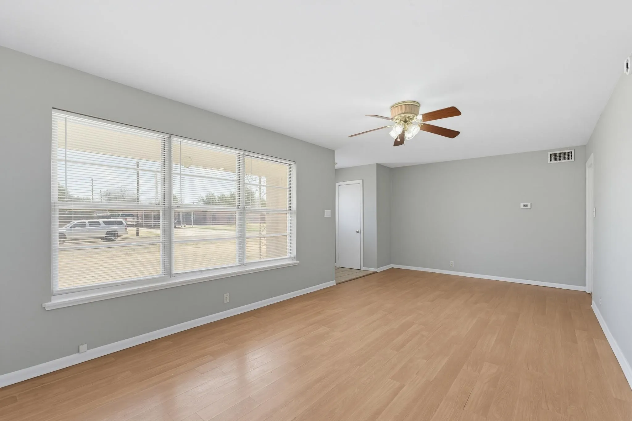 Single Family Residence For Rent in Taylor County , 618 S La Salle Drive, Abilene, Texas 79605, 3 Bedroom, 2 Bathroom, 1 Garage spaces, 1,454 Sqft, built in 1954, mls#21375863, Real Estate Agent in Abilene, Homes For Rent in Taylor county, Homes For Rent in Abilene, Realtor in Abilene Texas, Real Estate Brokerage Independent Realty Texas, Luminita Cordes Realtor
