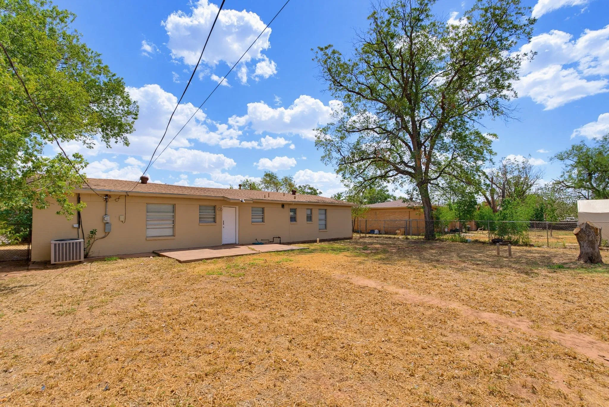 Single Family Residence For Rent in Taylor County , 618 S La Salle Drive, Abilene, Texas 79605, 3 Bedroom, 2 Bathroom, 1 Garage spaces, 1,454 Sqft, built in 1954, mls#21375863, Real Estate Agent in Abilene, Homes For Rent in Taylor county, Homes For Rent in Abilene, Realtor in Abilene Texas, Real Estate Brokerage Independent Realty Texas, Luminita Cordes Realtor