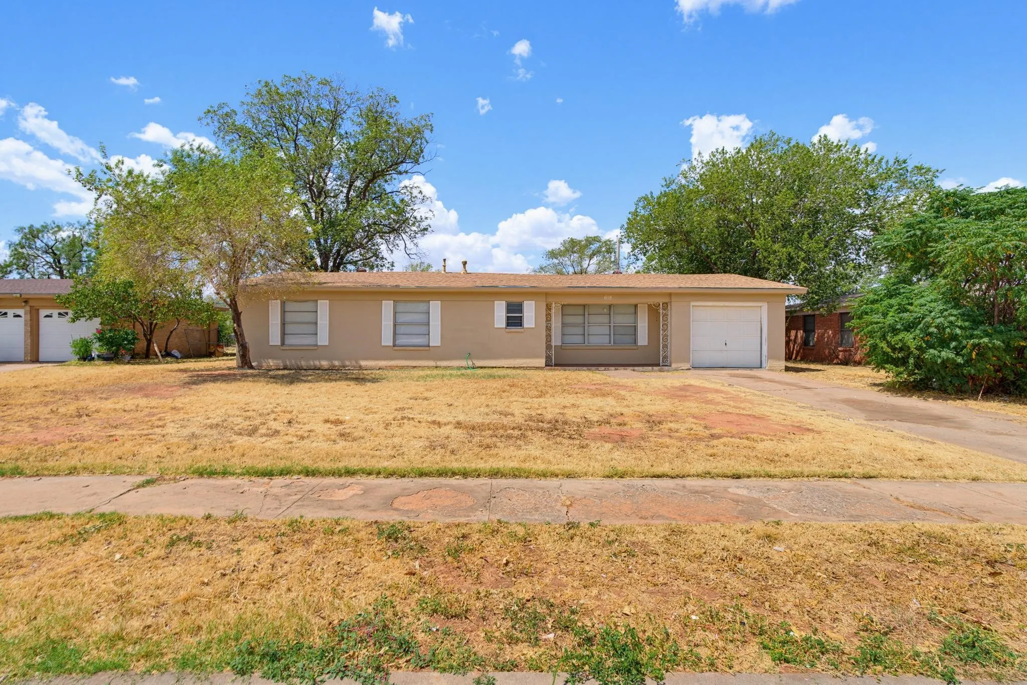 Single Family Residence For Rent in Taylor County , 618 S La Salle Drive, Abilene, Texas 79605, 3 Bedroom, 2 Bathroom, 1 Garage spaces, 1,454 Sqft, built in 1954, mls#21375863, Real Estate Agent in Abilene, Homes For Rent in Taylor county, Homes For Rent in Abilene, Realtor in Abilene Texas, Real Estate Brokerage Independent Realty Texas, Luminita Cordes Realtor