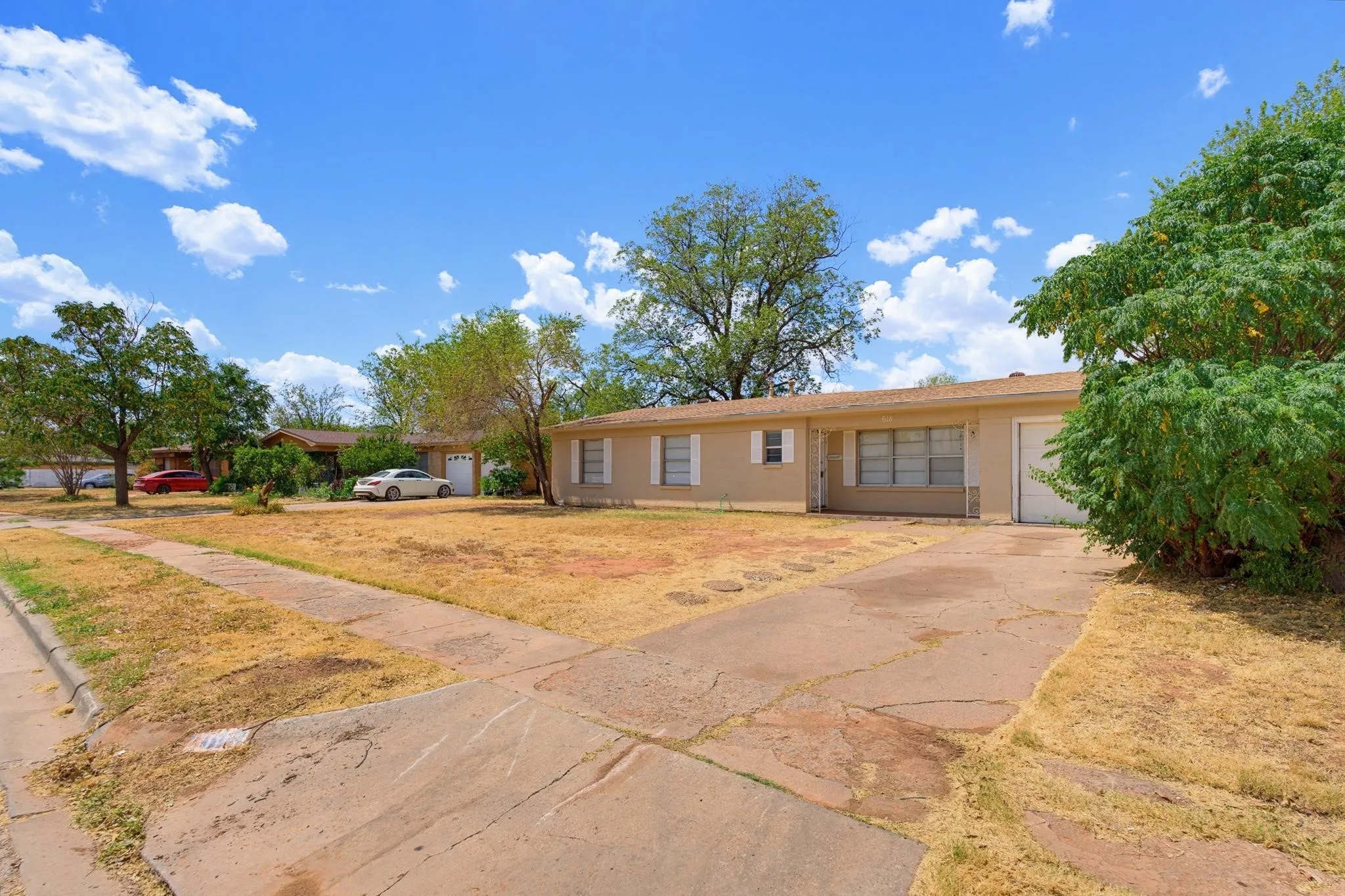 Single Family Residence For Rent in Taylor County , 618 S La Salle Drive, Abilene, Texas 79605, 3 Bedroom, 2 Bathroom, 1 Garage spaces, 1,454 Sqft, built in 1954, mls#21375863, Real Estate Agent in Abilene, Homes For Rent in Taylor county, Homes For Rent in Abilene, Realtor in Abilene Texas, Real Estate Brokerage Independent Realty Texas, Luminita Cordes Realtor