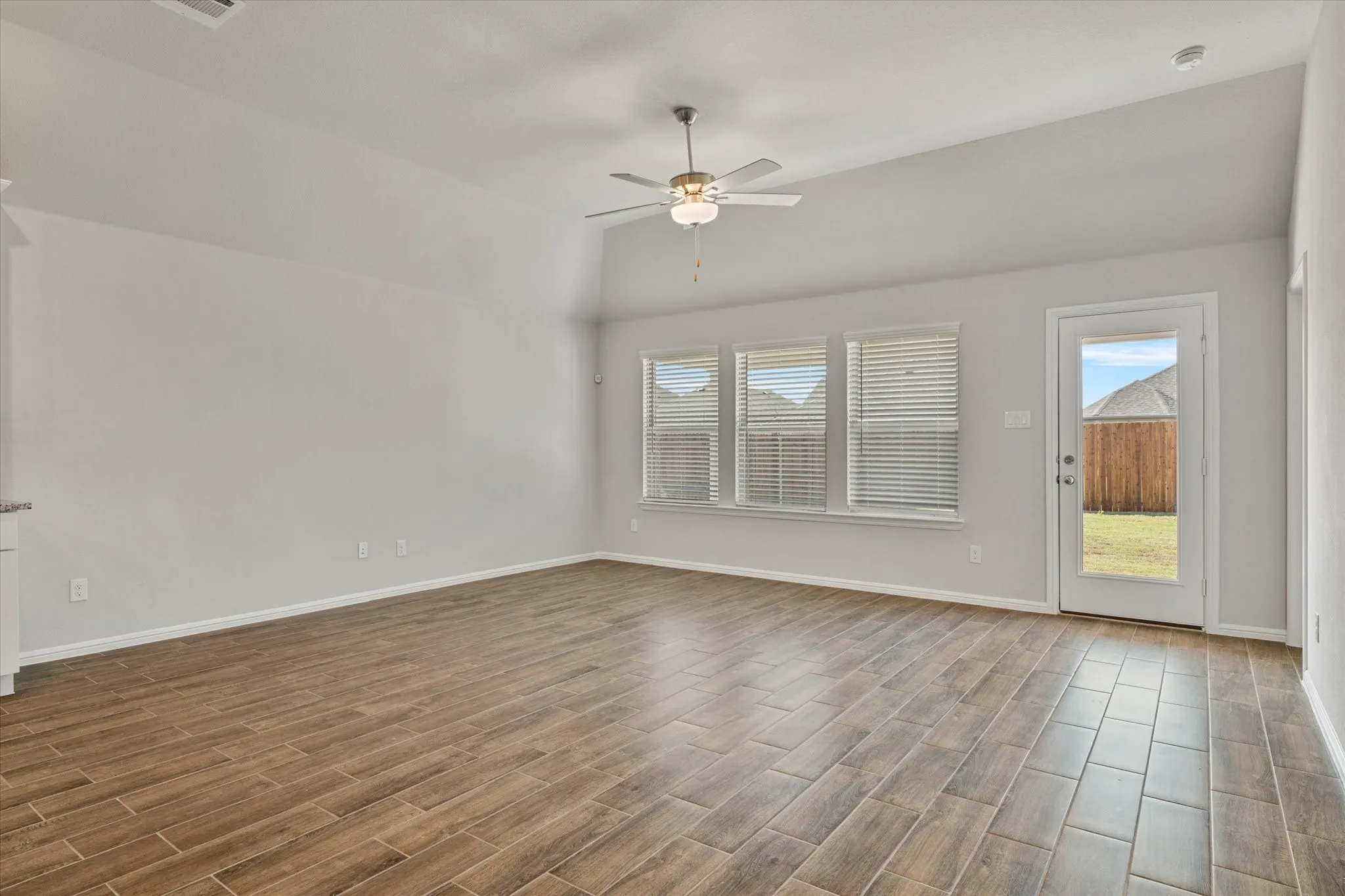 Single Family Residence For Rent in Collin County , 425 Kingsbury Avenue, Princeton, Texas 75407, 3 Bedroom, 2 Bathroom, 2 Garage spaces, 1,764 Sqft, built in 2024, mls#21374983, Real Estate Agent in Princeton, Homes For Rent in Collin county, Homes For Rent in Princeton, Realtor in Princeton Texas, Real Estate Brokerage Independent Realty Texas, Luminita Cordes Realtor