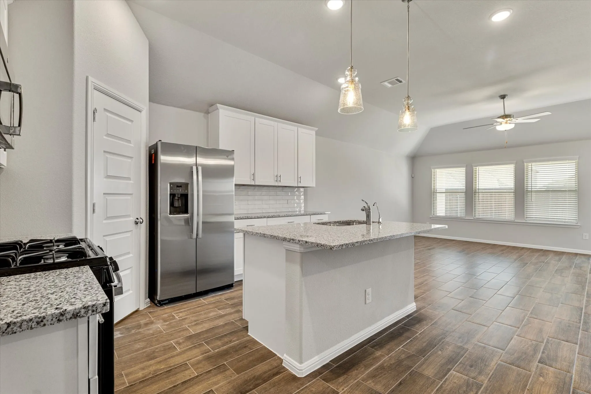 Single Family Residence For Rent in Collin County , 425 Kingsbury Avenue, Princeton, Texas 75407, 3 Bedroom, 2 Bathroom, 2 Garage spaces, 1,764 Sqft, built in 2024, mls#21374983, Real Estate Agent in Princeton, Homes For Rent in Collin county, Homes For Rent in Princeton, Realtor in Princeton Texas, Real Estate Brokerage Independent Realty Texas, Luminita Cordes Realtor