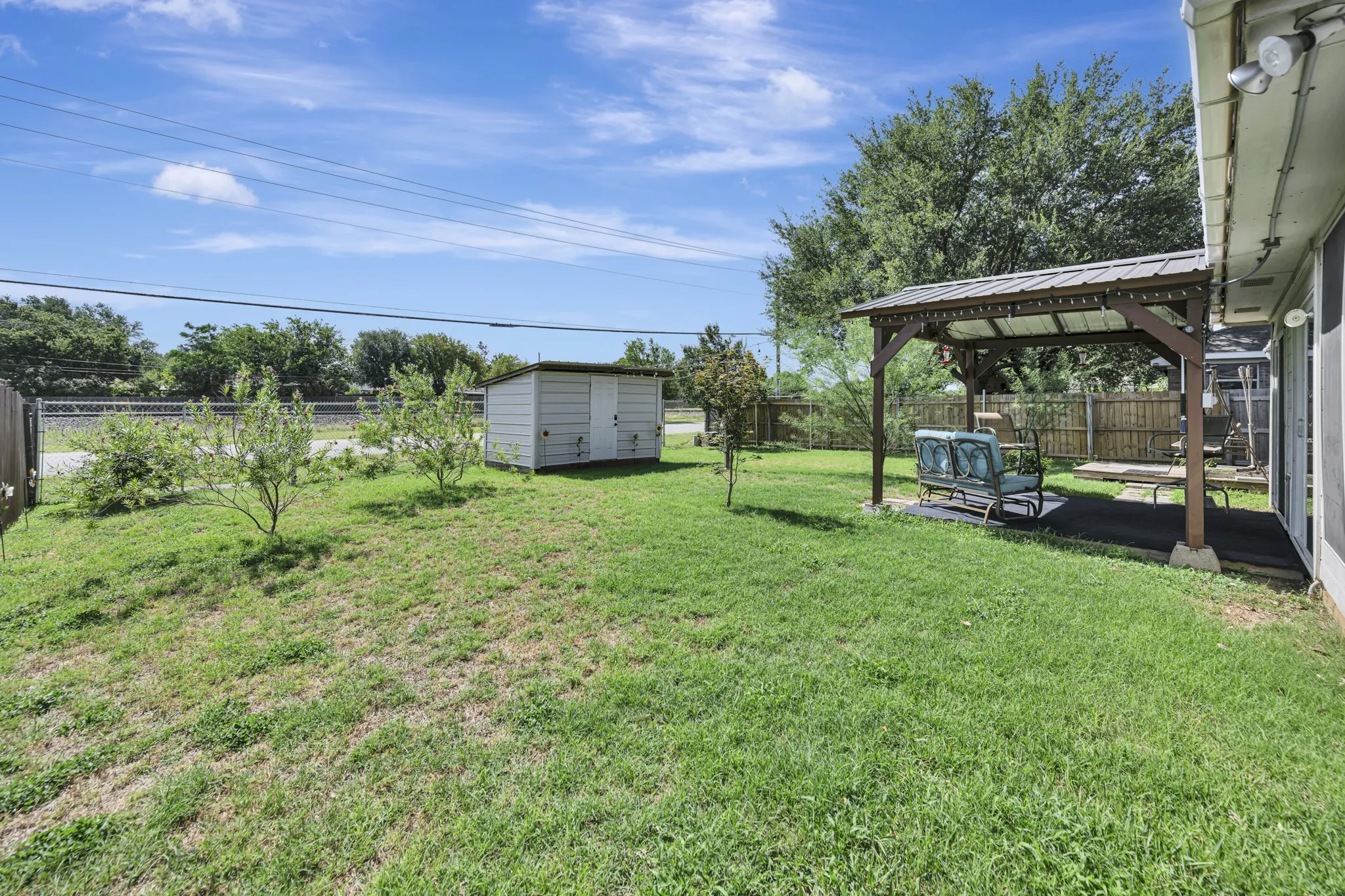 Single Family Residence For Sale in Tarrant County , 509 Birch Street, Crowley, Texas 76036, 3 Bedroom, 2 Bathroom, 2 Garage spaces, 1,708 Sqft, built in 2002, mls#21375835, Real Estate Agent in Crowley, Homes For Sale in Tarrant county, Homes For Sale in Crowley, Realtor in Crowley Texas, Real Estate Brokerage Independent Realty Texas, Luminita Cordes Realtor