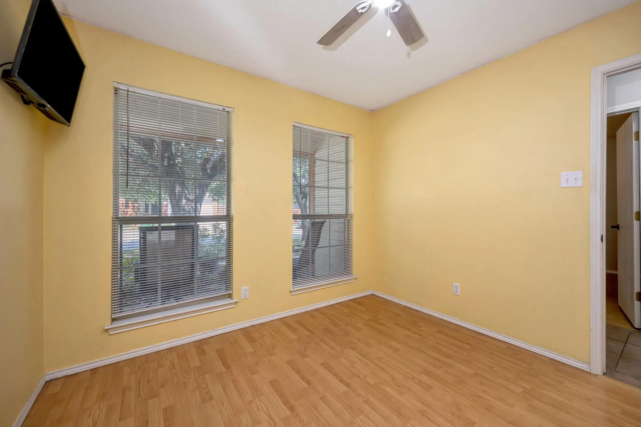 Single Family Residence For Sale in Tarrant County , 509 Birch Street, Crowley, Texas 76036, 3 Bedroom, 2 Bathroom, 2 Garage spaces, 1,708 Sqft, built in 2002, mls#21375835, Real Estate Agent in Crowley, Homes For Sale in Tarrant county, Homes For Sale in Crowley, Realtor in Crowley Texas, Real Estate Brokerage Independent Realty Texas, Luminita Cordes Realtor