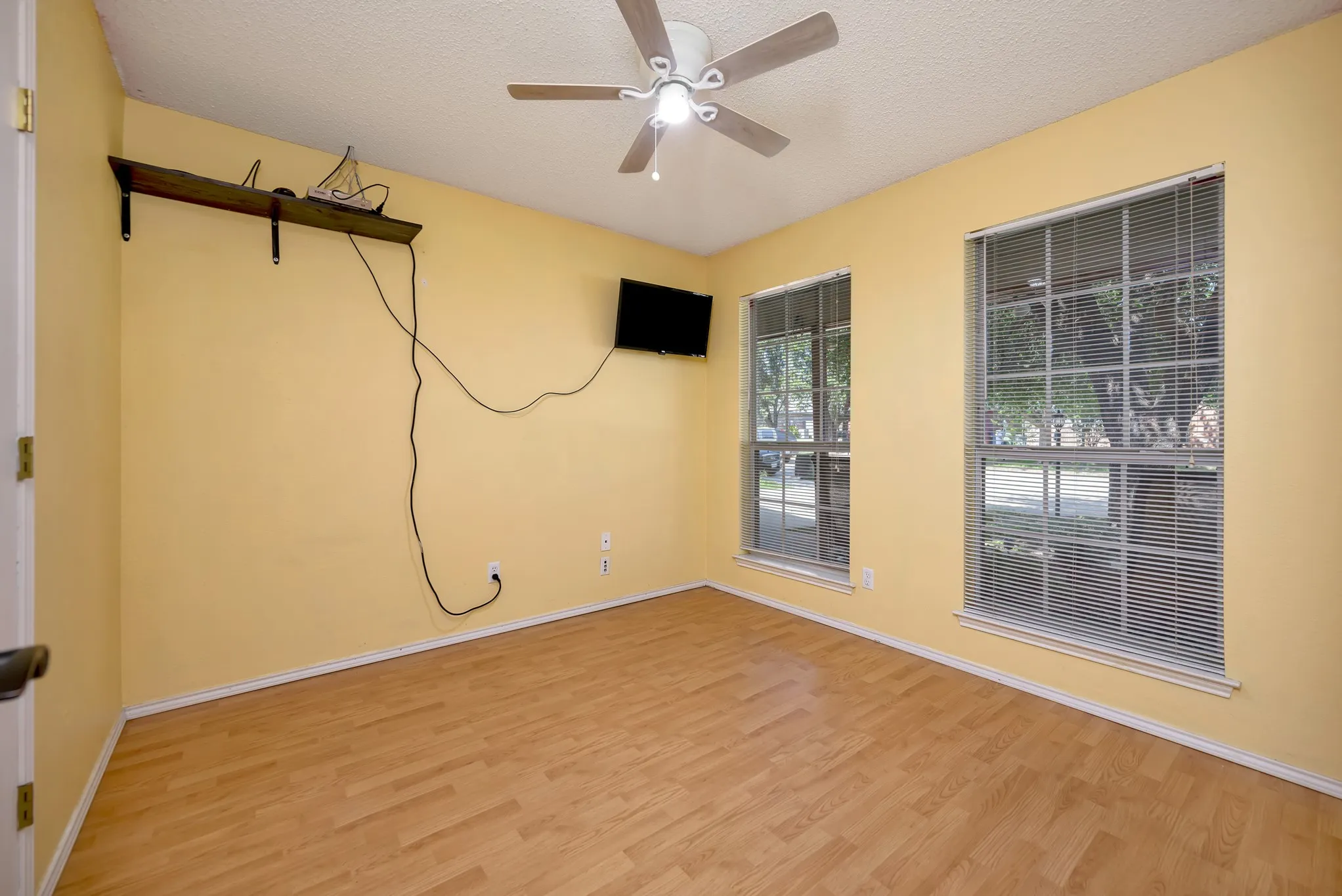 Single Family Residence For Sale in Tarrant County , 509 Birch Street, Crowley, Texas 76036, 3 Bedroom, 2 Bathroom, 2 Garage spaces, 1,708 Sqft, built in 2002, mls#21375835, Real Estate Agent in Crowley, Homes For Sale in Tarrant county, Homes For Sale in Crowley, Realtor in Crowley Texas, Real Estate Brokerage Independent Realty Texas, Luminita Cordes Realtor