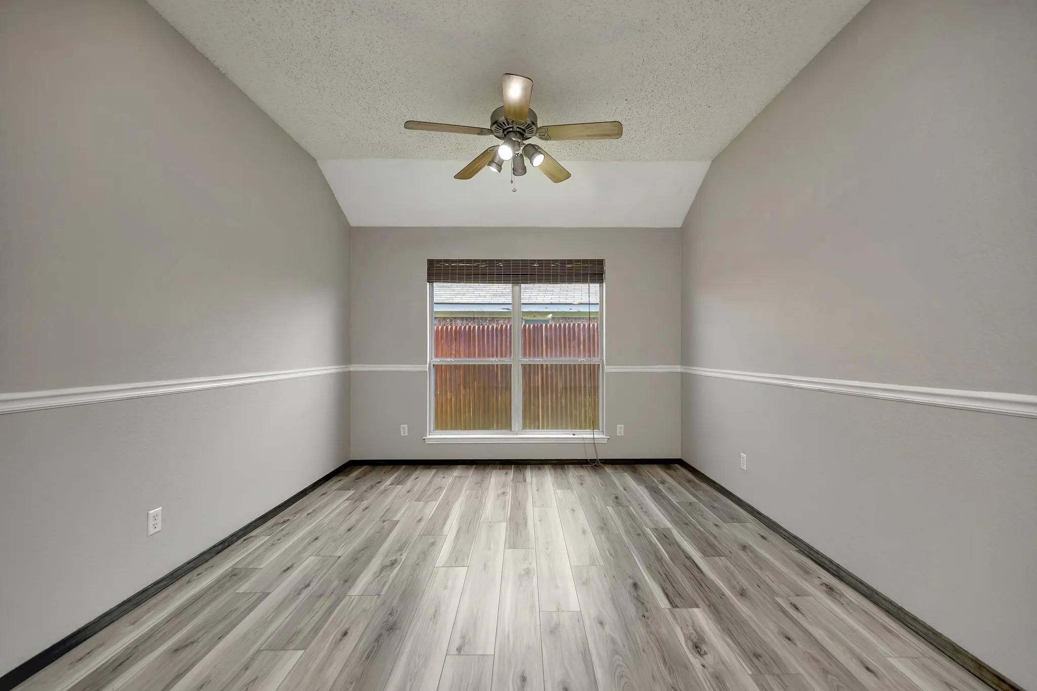 Single Family Residence For Sale in Tarrant County , 509 Birch Street, Crowley, Texas 76036, 3 Bedroom, 2 Bathroom, 2 Garage spaces, 1,708 Sqft, built in 2002, mls#21375835, Real Estate Agent in Crowley, Homes For Sale in Tarrant county, Homes For Sale in Crowley, Realtor in Crowley Texas, Real Estate Brokerage Independent Realty Texas, Luminita Cordes Realtor