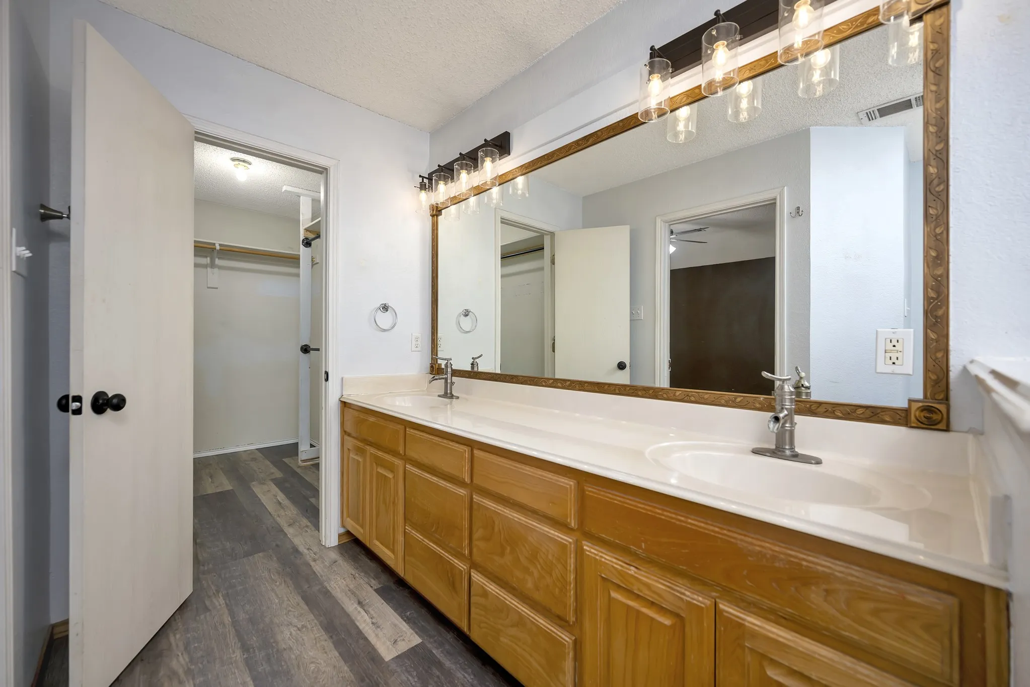 Single Family Residence For Sale in Tarrant County , 509 Birch Street, Crowley, Texas 76036, 3 Bedroom, 2 Bathroom, 2 Garage spaces, 1,708 Sqft, built in 2002, mls#21375835, Real Estate Agent in Crowley, Homes For Sale in Tarrant county, Homes For Sale in Crowley, Realtor in Crowley Texas, Real Estate Brokerage Independent Realty Texas, Luminita Cordes Realtor