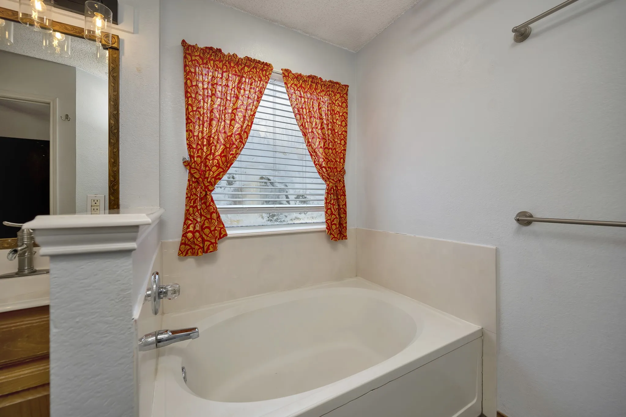 Single Family Residence For Sale in Tarrant County , 509 Birch Street, Crowley, Texas 76036, 3 Bedroom, 2 Bathroom, 2 Garage spaces, 1,708 Sqft, built in 2002, mls#21375835, Real Estate Agent in Crowley, Homes For Sale in Tarrant county, Homes For Sale in Crowley, Realtor in Crowley Texas, Real Estate Brokerage Independent Realty Texas, Luminita Cordes Realtor