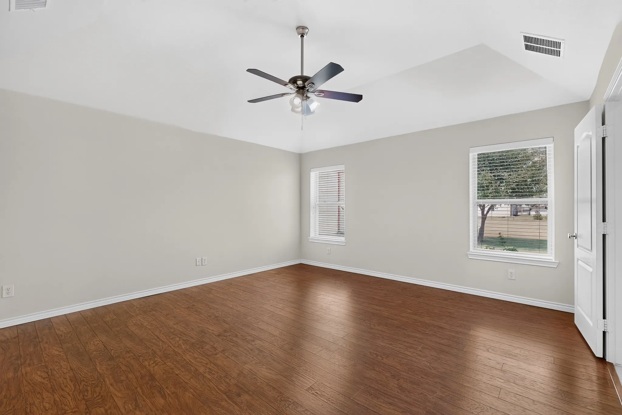 Single Family Residence For Sale in Collin County , 320 Brooks Drive, Nevada, Texas 75173, 4 Bedroom, 2 Bathroom, 2 Garage spaces, 2,094 Sqft, built in 2009, mls#21372234, Real Estate Agent in Nevada, Homes For Sale in Collin county, Homes For Sale in Nevada, Realtor in Nevada Texas, Real Estate Brokerage Independent Realty Texas, Luminita Cordes Realtor