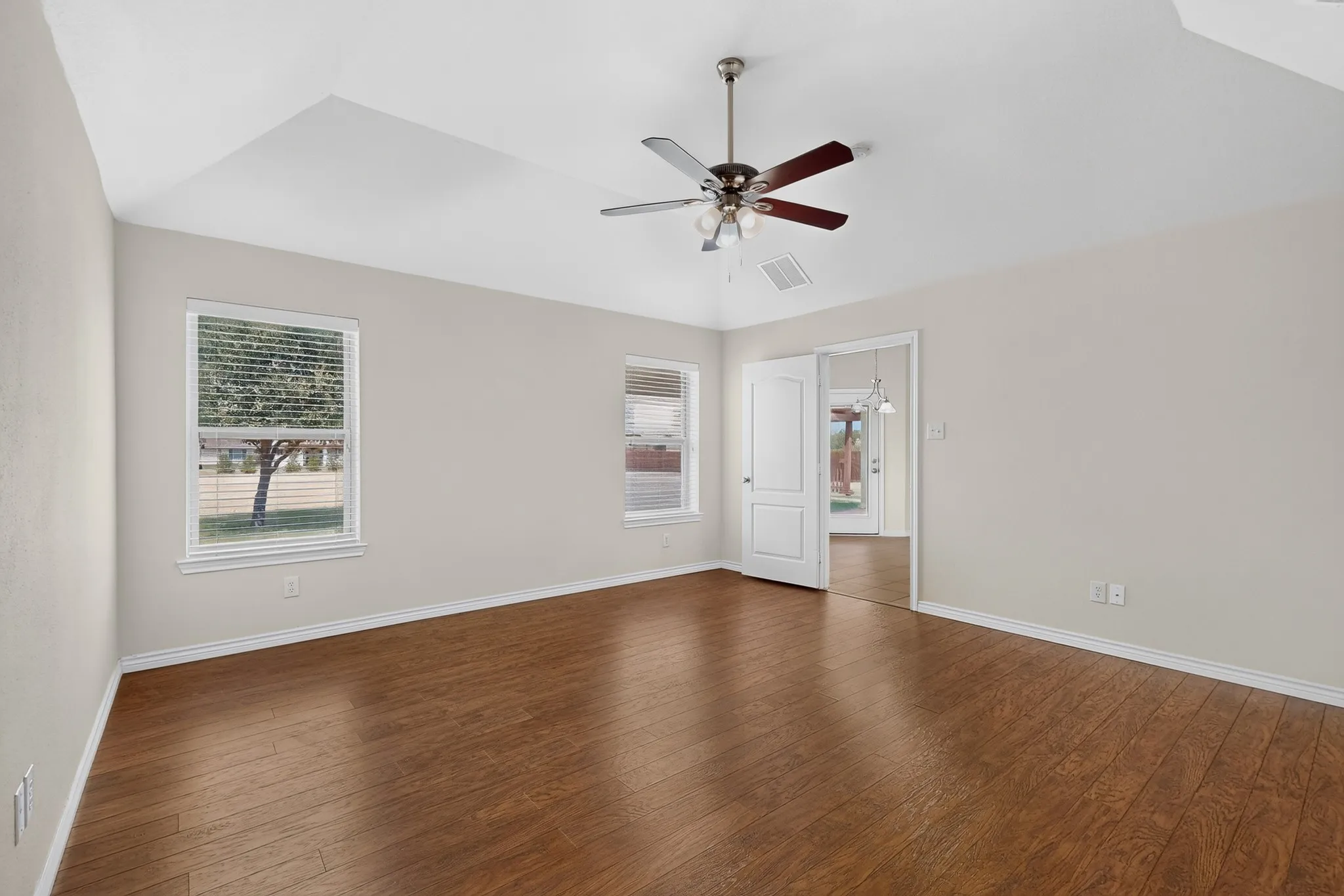 Single Family Residence For Sale in Collin County , 320 Brooks Drive, Nevada, Texas 75173, 4 Bedroom, 2 Bathroom, 2 Garage spaces, 2,094 Sqft, built in 2009, mls#21372234, Real Estate Agent in Nevada, Homes For Sale in Collin county, Homes For Sale in Nevada, Realtor in Nevada Texas, Real Estate Brokerage Independent Realty Texas, Luminita Cordes Realtor