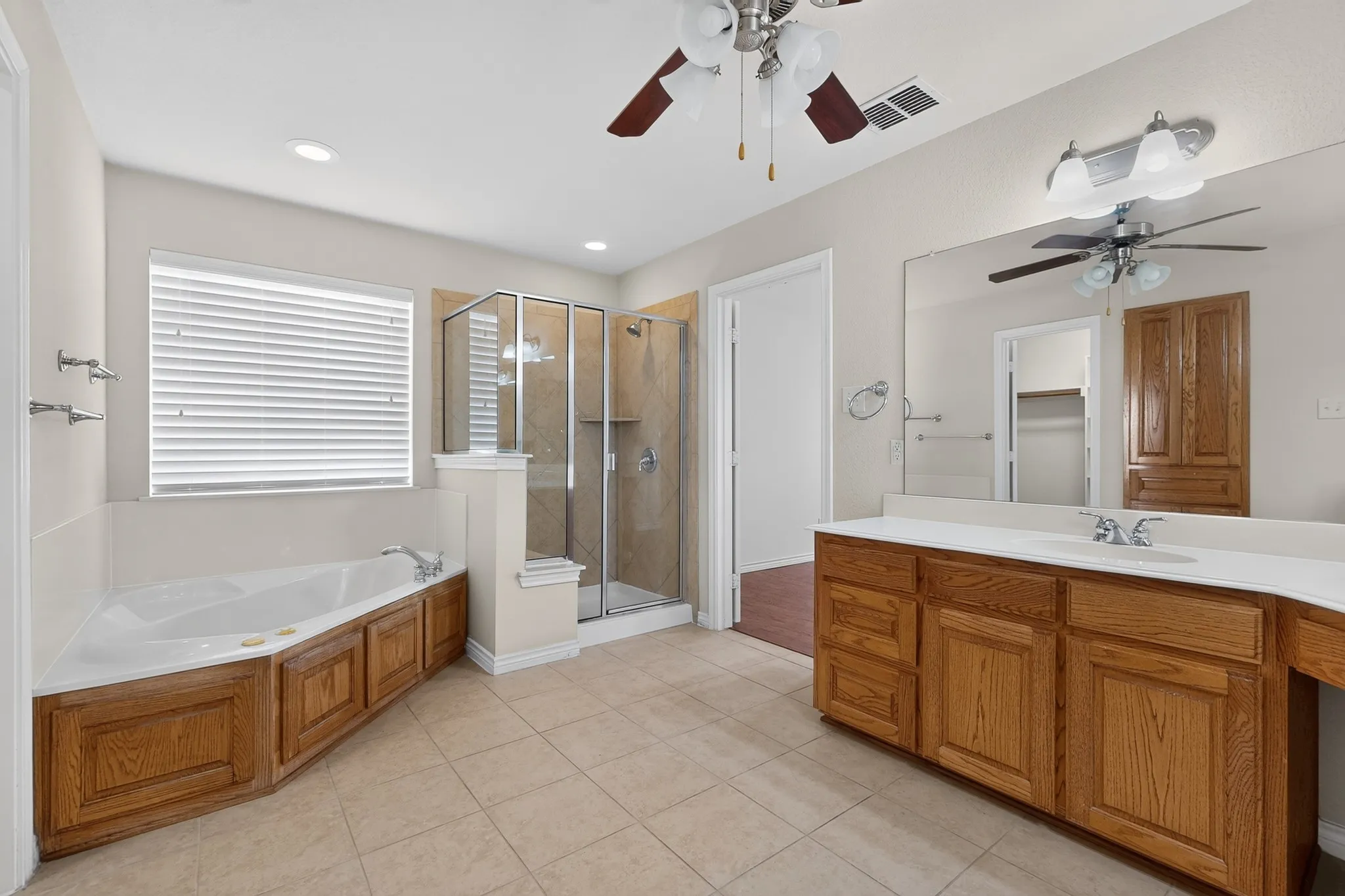 Single Family Residence For Sale in Collin County , 320 Brooks Drive, Nevada, Texas 75173, 4 Bedroom, 2 Bathroom, 2 Garage spaces, 2,094 Sqft, built in 2009, mls#21372234, Real Estate Agent in Nevada, Homes For Sale in Collin county, Homes For Sale in Nevada, Realtor in Nevada Texas, Real Estate Brokerage Independent Realty Texas, Luminita Cordes Realtor