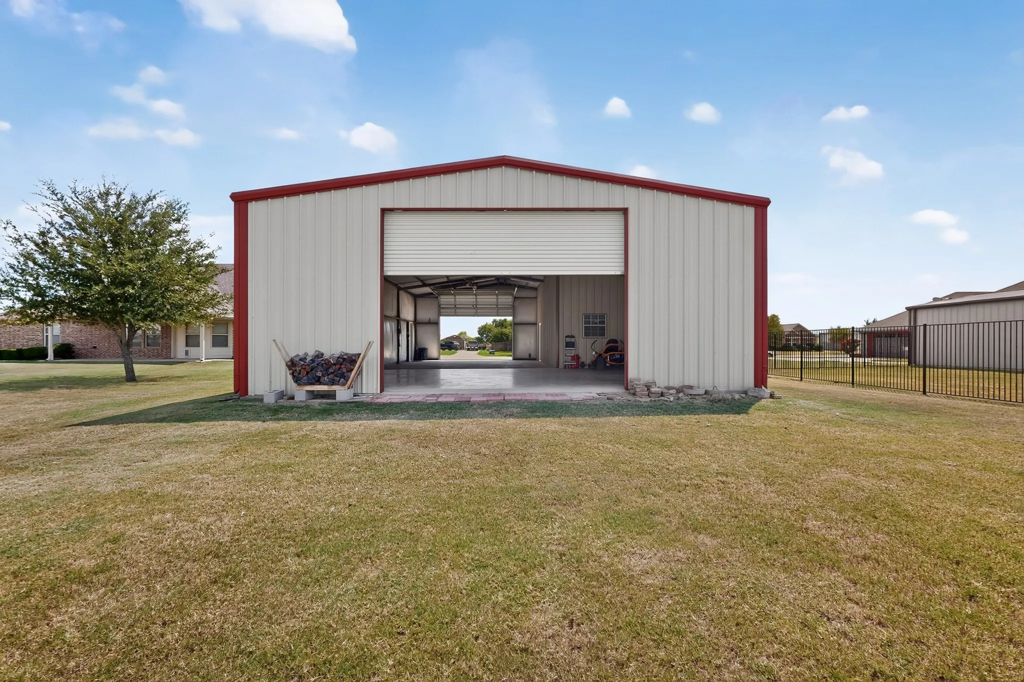Single Family Residence For Sale in Collin County , 320 Brooks Drive, Nevada, Texas 75173, 4 Bedroom, 2 Bathroom, 2 Garage spaces, 2,094 Sqft, built in 2009, mls#21372234, Real Estate Agent in Nevada, Homes For Sale in Collin county, Homes For Sale in Nevada, Realtor in Nevada Texas, Real Estate Brokerage Independent Realty Texas, Luminita Cordes Realtor