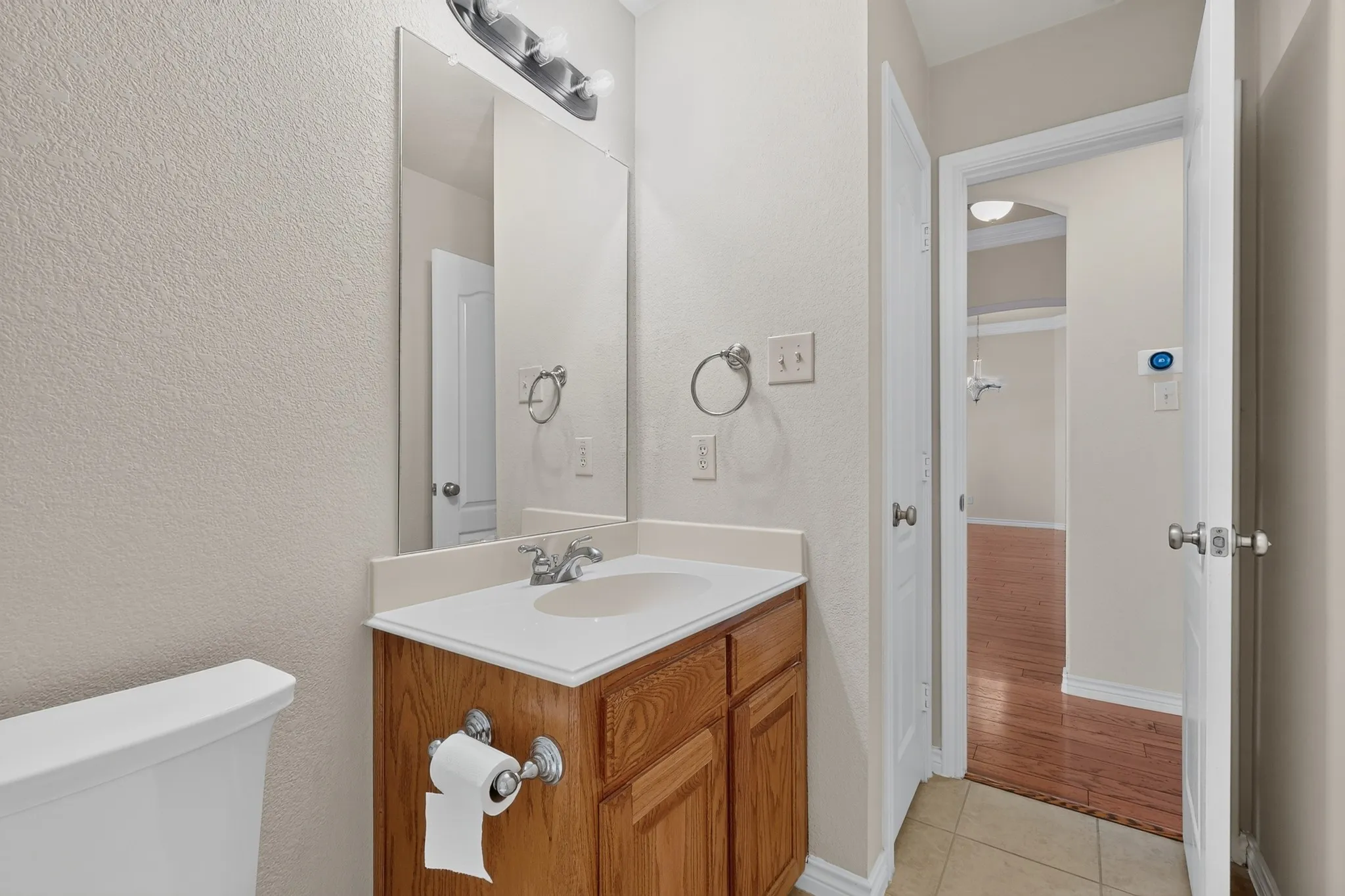 Single Family Residence For Sale in Collin County , 320 Brooks Drive, Nevada, Texas 75173, 4 Bedroom, 2 Bathroom, 2 Garage spaces, 2,094 Sqft, built in 2009, mls#21372234, Real Estate Agent in Nevada, Homes For Sale in Collin county, Homes For Sale in Nevada, Realtor in Nevada Texas, Real Estate Brokerage Independent Realty Texas, Luminita Cordes Realtor