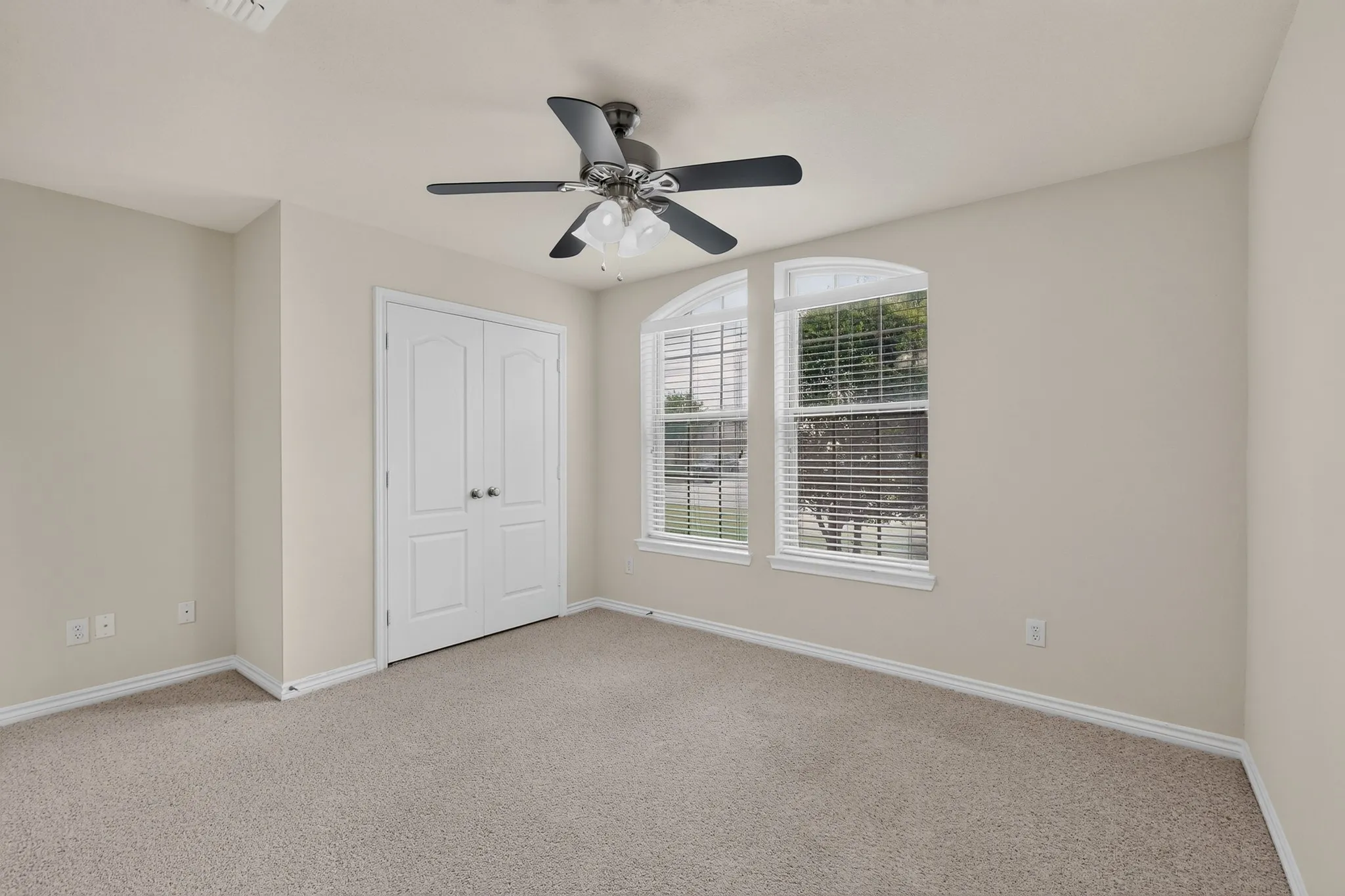 Single Family Residence For Sale in Collin County , 320 Brooks Drive, Nevada, Texas 75173, 4 Bedroom, 2 Bathroom, 2 Garage spaces, 2,094 Sqft, built in 2009, mls#21372234, Real Estate Agent in Nevada, Homes For Sale in Collin county, Homes For Sale in Nevada, Realtor in Nevada Texas, Real Estate Brokerage Independent Realty Texas, Luminita Cordes Realtor