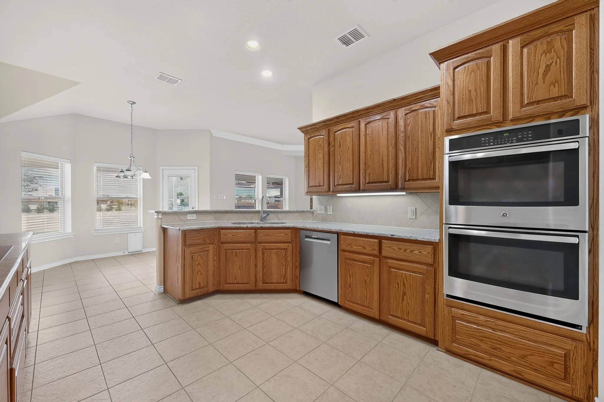 Single Family Residence For Sale in Collin County , 320 Brooks Drive, Nevada, Texas 75173, 4 Bedroom, 2 Bathroom, 2 Garage spaces, 2,094 Sqft, built in 2009, mls#21372234, Real Estate Agent in Nevada, Homes For Sale in Collin county, Homes For Sale in Nevada, Realtor in Nevada Texas, Real Estate Brokerage Independent Realty Texas, Luminita Cordes Realtor