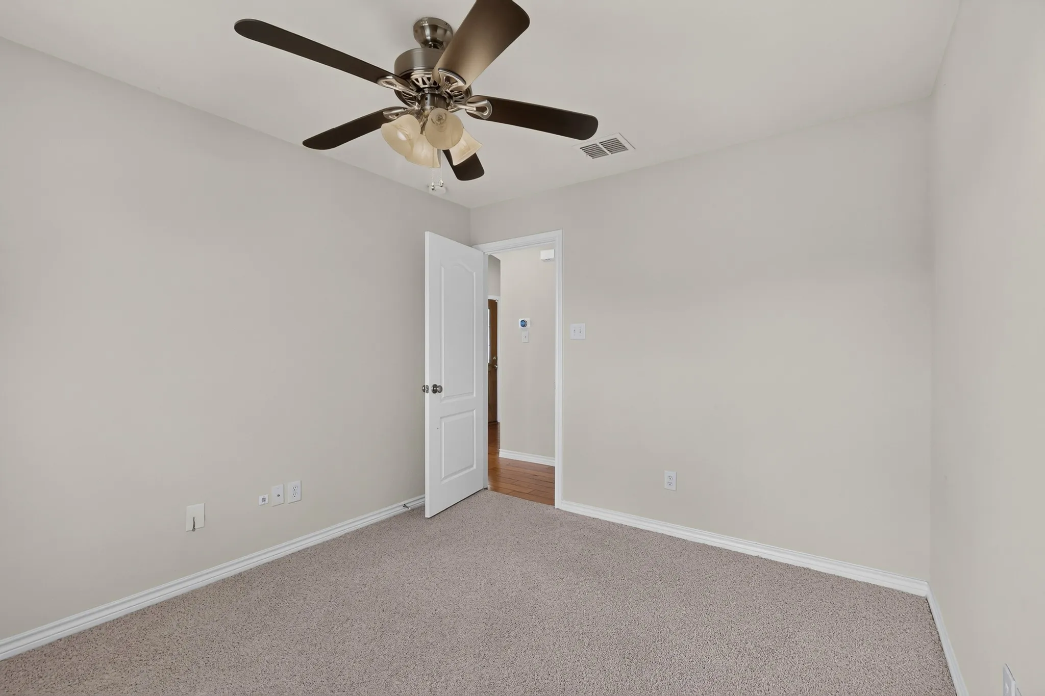 Single Family Residence For Sale in Collin County , 320 Brooks Drive, Nevada, Texas 75173, 4 Bedroom, 2 Bathroom, 2 Garage spaces, 2,094 Sqft, built in 2009, mls#21372234, Real Estate Agent in Nevada, Homes For Sale in Collin county, Homes For Sale in Nevada, Realtor in Nevada Texas, Real Estate Brokerage Independent Realty Texas, Luminita Cordes Realtor