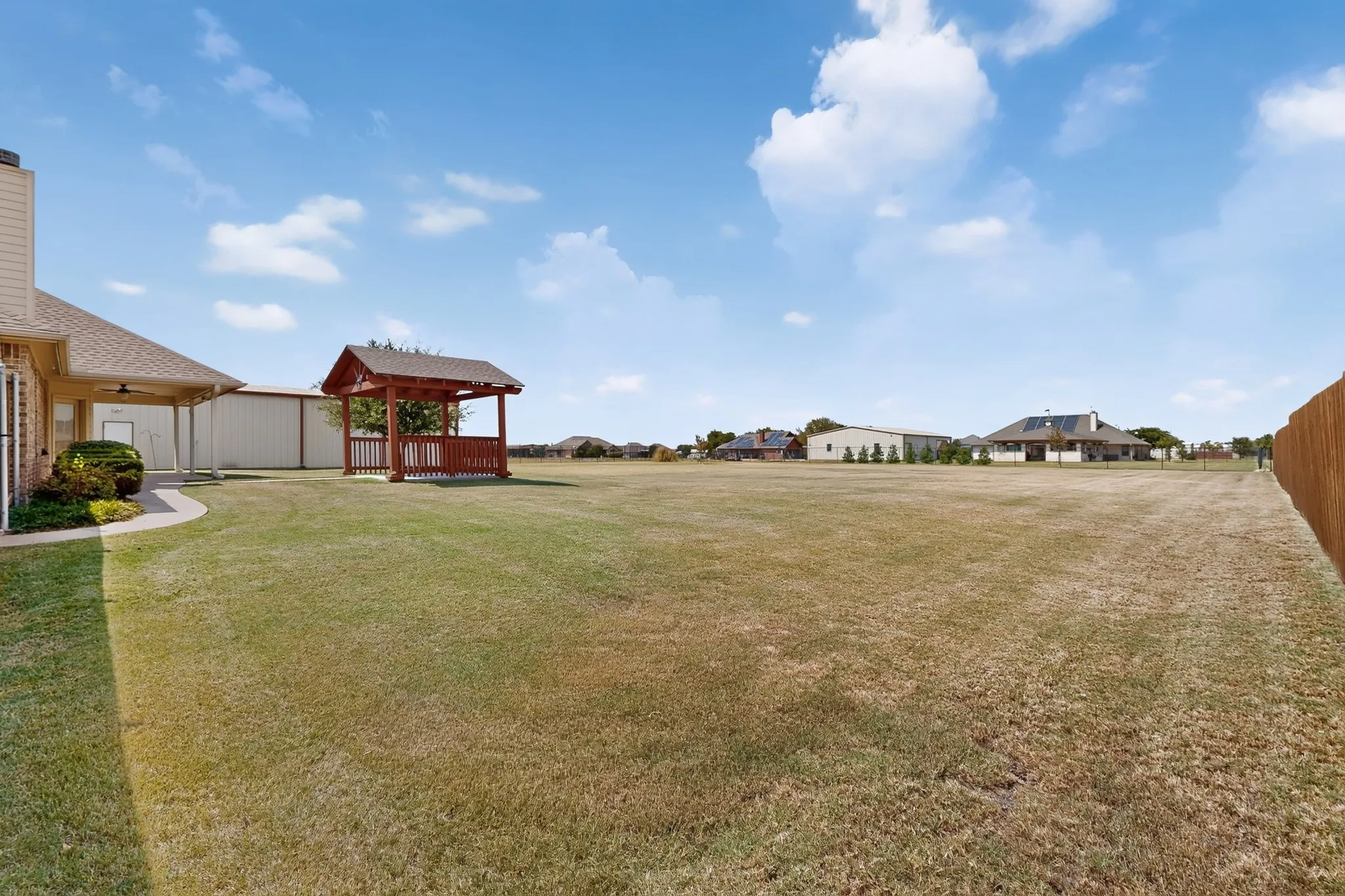 Single Family Residence For Sale in Collin County , 320 Brooks Drive, Nevada, Texas 75173, 4 Bedroom, 2 Bathroom, 2 Garage spaces, 2,094 Sqft, built in 2009, mls#21372234, Real Estate Agent in Nevada, Homes For Sale in Collin county, Homes For Sale in Nevada, Realtor in Nevada Texas, Real Estate Brokerage Independent Realty Texas, Luminita Cordes Realtor
