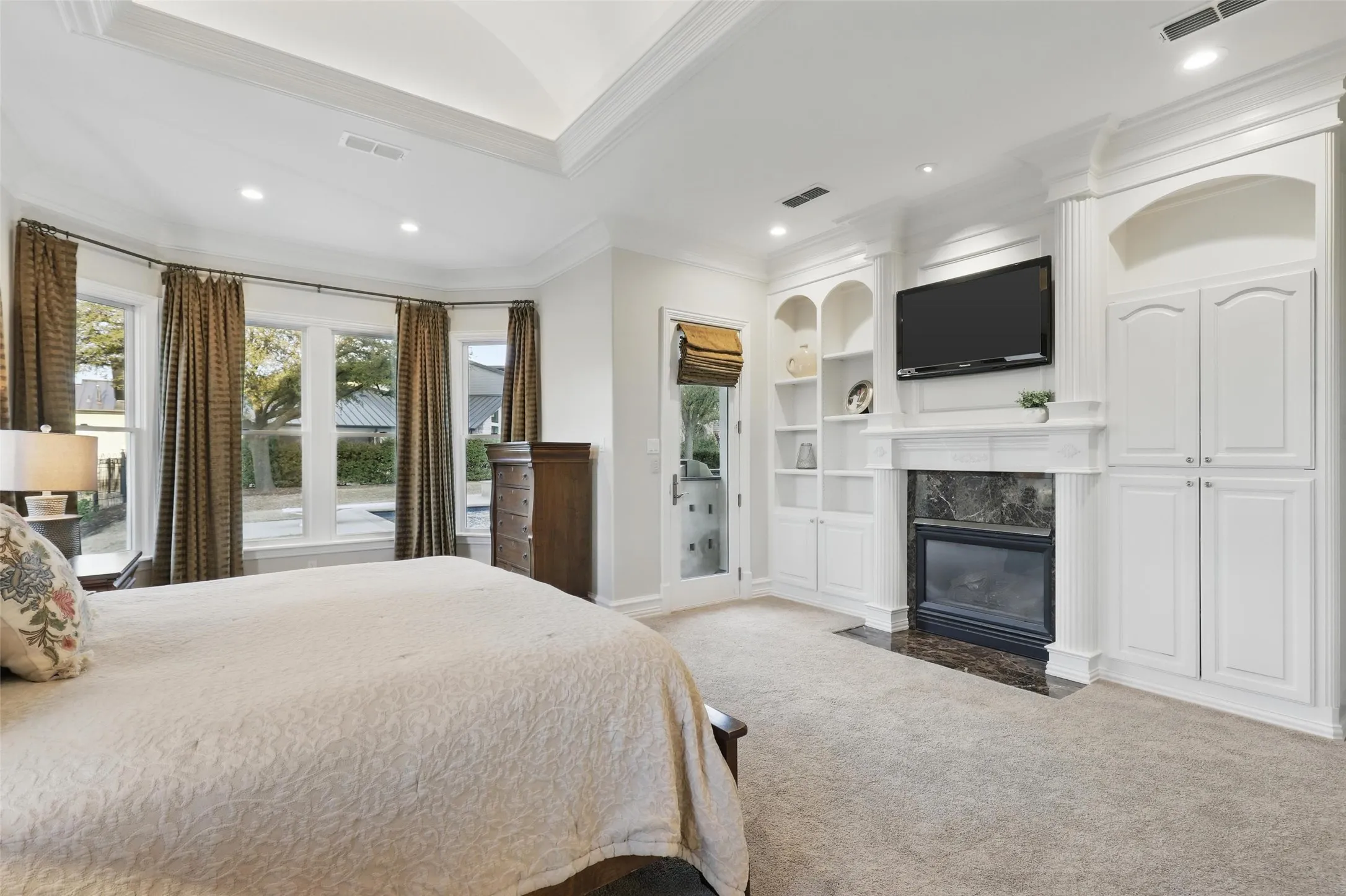 Single Family Residence For Sale in Tarrant County , 6800 Oak Hill Drive, Fort Worth, Texas 76132, 5 Bedroom, 5 Bathroom, 3 Garage spaces, 5,171 Sqft, built in 1997, mls#21375618, Real Estate Agent in Fort Worth, Homes For Sale in Tarrant county, Homes For Sale in Fort Worth, Realtor in Fort Worth Texas, Real Estate Brokerage Independent Realty Texas, Luminita Cordes Realtor