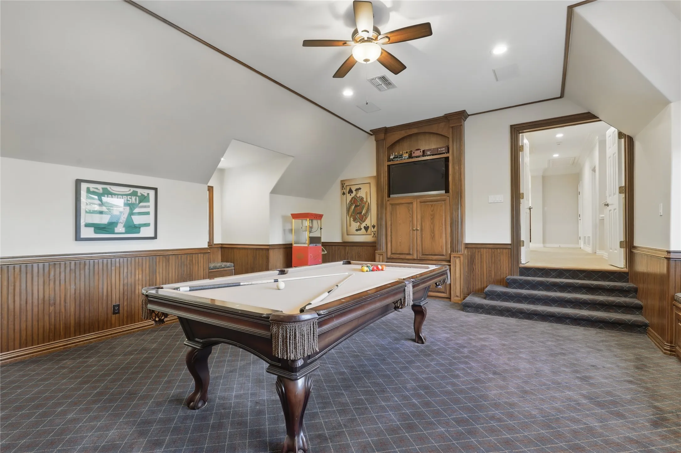 Single Family Residence For Sale in Tarrant County , 6800 Oak Hill Drive, Fort Worth, Texas 76132, 5 Bedroom, 5 Bathroom, 3 Garage spaces, 5,171 Sqft, built in 1997, mls#21375618, Real Estate Agent in Fort Worth, Homes For Sale in Tarrant county, Homes For Sale in Fort Worth, Realtor in Fort Worth Texas, Real Estate Brokerage Independent Realty Texas, Luminita Cordes Realtor