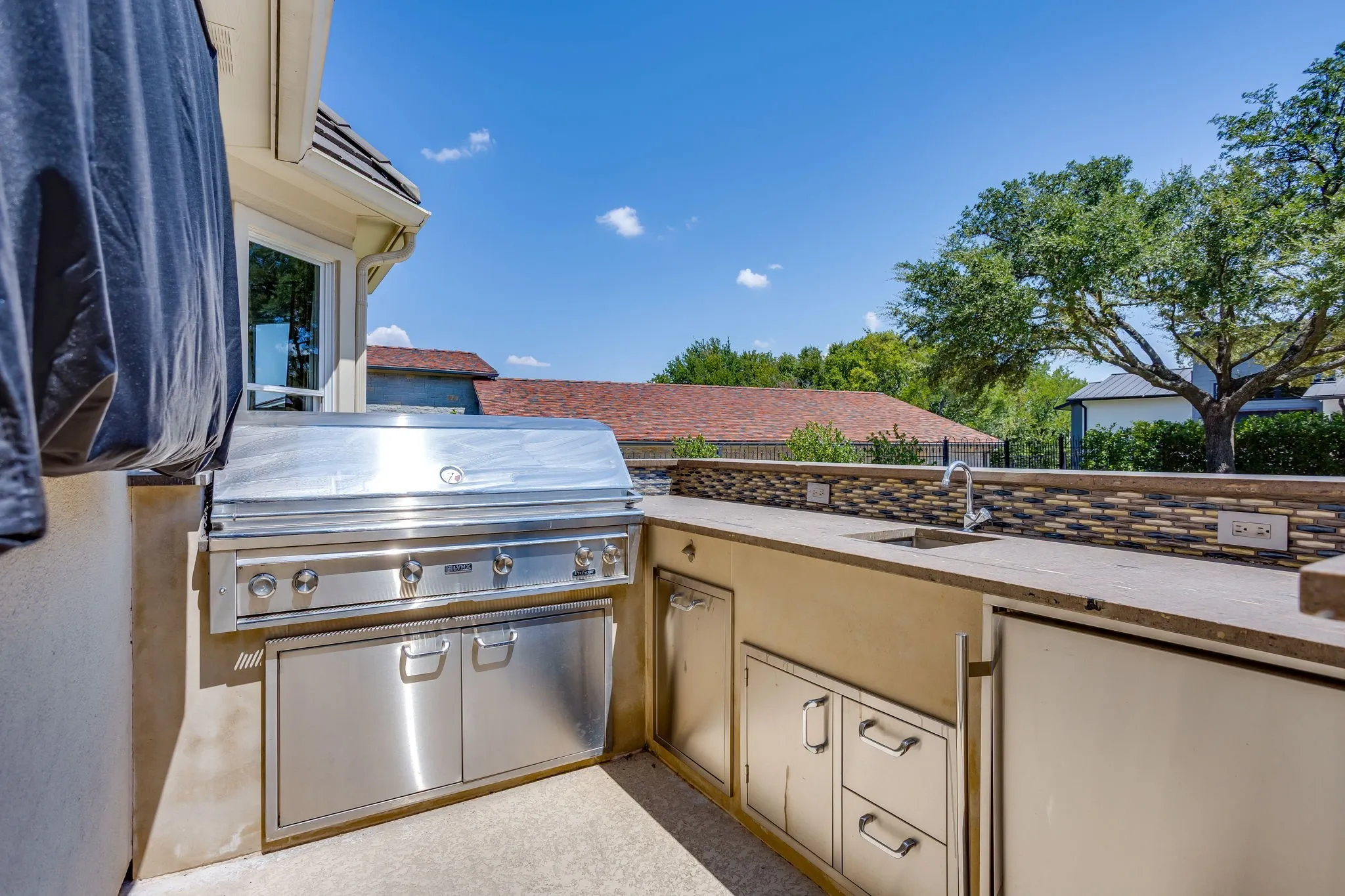 Single Family Residence For Sale in Tarrant County , 6800 Oak Hill Drive, Fort Worth, Texas 76132, 5 Bedroom, 5 Bathroom, 3 Garage spaces, 5,171 Sqft, built in 1997, mls#21375618, Real Estate Agent in Fort Worth, Homes For Sale in Tarrant county, Homes For Sale in Fort Worth, Realtor in Fort Worth Texas, Real Estate Brokerage Independent Realty Texas, Luminita Cordes Realtor