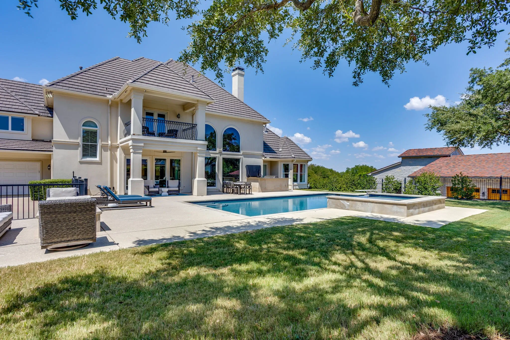 Single Family Residence For Sale in Tarrant County , 6800 Oak Hill Drive, Fort Worth, Texas 76132, 5 Bedroom, 5 Bathroom, 3 Garage spaces, 5,171 Sqft, built in 1997, mls#21375618, Real Estate Agent in Fort Worth, Homes For Sale in Tarrant county, Homes For Sale in Fort Worth, Realtor in Fort Worth Texas, Real Estate Brokerage Independent Realty Texas, Luminita Cordes Realtor