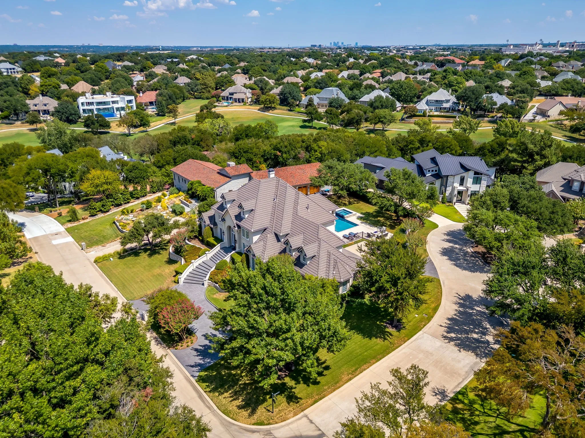 Single Family Residence For Sale in Tarrant County , 6800 Oak Hill Drive, Fort Worth, Texas 76132, 5 Bedroom, 5 Bathroom, 3 Garage spaces, 5,171 Sqft, built in 1997, mls#21375618, Real Estate Agent in Fort Worth, Homes For Sale in Tarrant county, Homes For Sale in Fort Worth, Realtor in Fort Worth Texas, Real Estate Brokerage Independent Realty Texas, Luminita Cordes Realtor