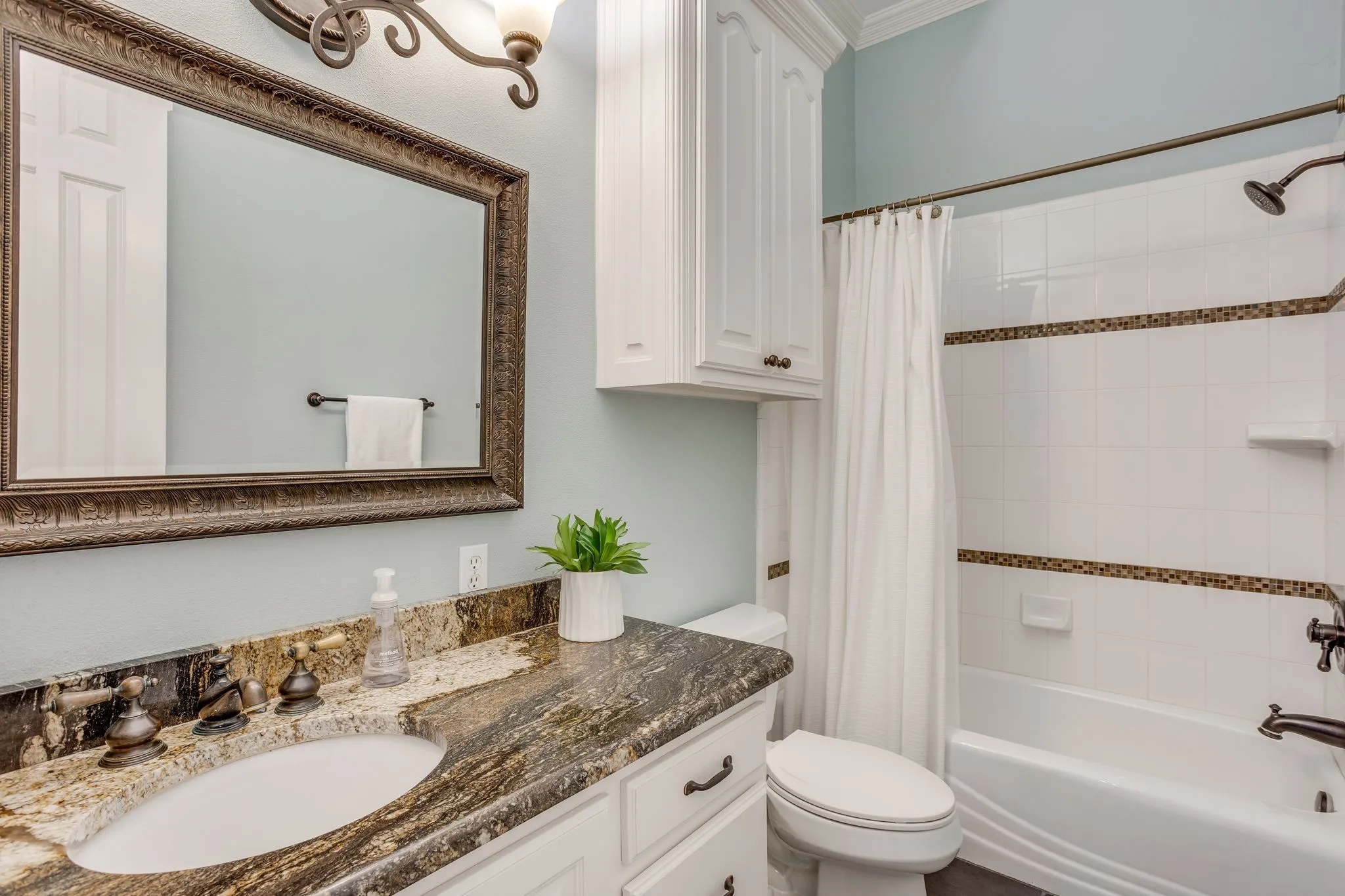 Single Family Residence For Sale in Tarrant County , 6800 Oak Hill Drive, Fort Worth, Texas 76132, 5 Bedroom, 5 Bathroom, 3 Garage spaces, 5,171 Sqft, built in 1997, mls#21375618, Real Estate Agent in Fort Worth, Homes For Sale in Tarrant county, Homes For Sale in Fort Worth, Realtor in Fort Worth Texas, Real Estate Brokerage Independent Realty Texas, Luminita Cordes Realtor