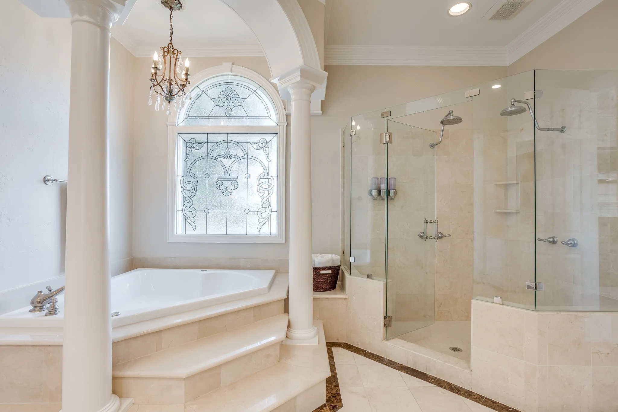 Single Family Residence For Sale in Tarrant County , 6800 Oak Hill Drive, Fort Worth, Texas 76132, 5 Bedroom, 5 Bathroom, 3 Garage spaces, 5,171 Sqft, built in 1997, mls#21375618, Real Estate Agent in Fort Worth, Homes For Sale in Tarrant county, Homes For Sale in Fort Worth, Realtor in Fort Worth Texas, Real Estate Brokerage Independent Realty Texas, Luminita Cordes Realtor