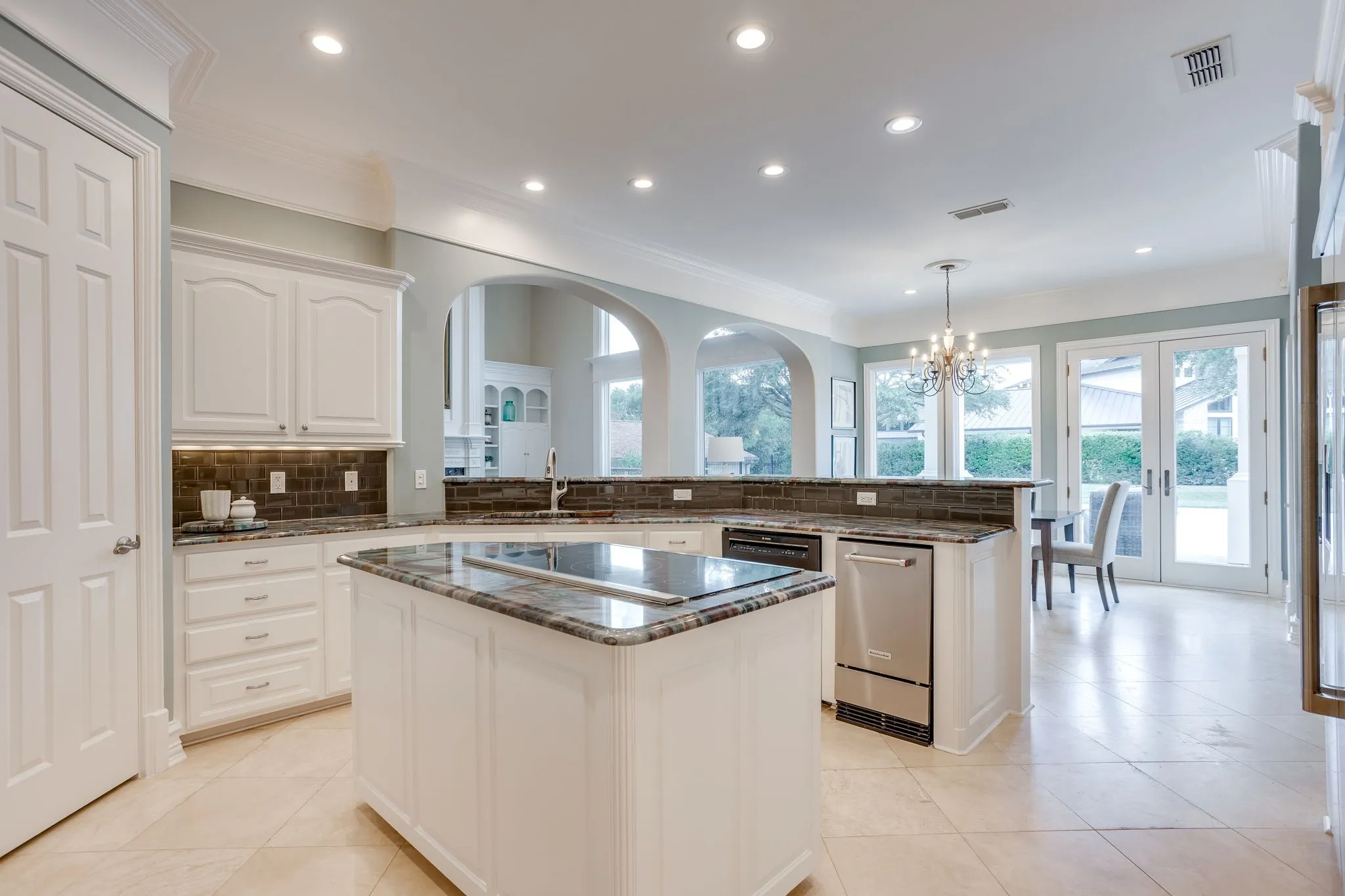 Single Family Residence For Sale in Tarrant County , 6800 Oak Hill Drive, Fort Worth, Texas 76132, 5 Bedroom, 5 Bathroom, 3 Garage spaces, 5,171 Sqft, built in 1997, mls#21375618, Real Estate Agent in Fort Worth, Homes For Sale in Tarrant county, Homes For Sale in Fort Worth, Realtor in Fort Worth Texas, Real Estate Brokerage Independent Realty Texas, Luminita Cordes Realtor