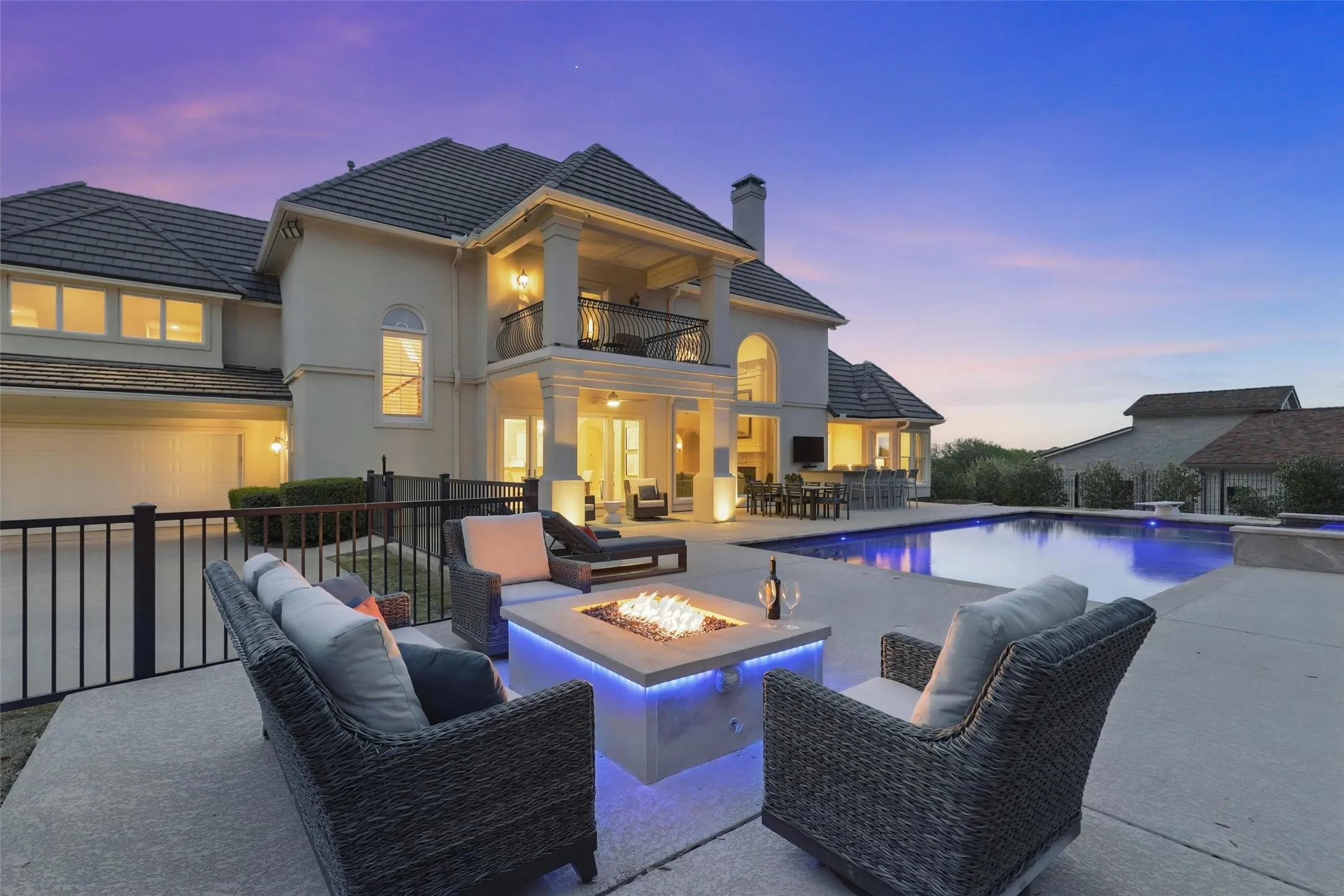 Single Family Residence For Sale in Tarrant County , 6800 Oak Hill Drive, Fort Worth, Texas 76132, 5 Bedroom, 5 Bathroom, 3 Garage spaces, 5,171 Sqft, built in 1997, mls#21375618, Real Estate Agent in Fort Worth, Homes For Sale in Tarrant county, Homes For Sale in Fort Worth, Realtor in Fort Worth Texas, Real Estate Brokerage Independent Realty Texas, Luminita Cordes Realtor