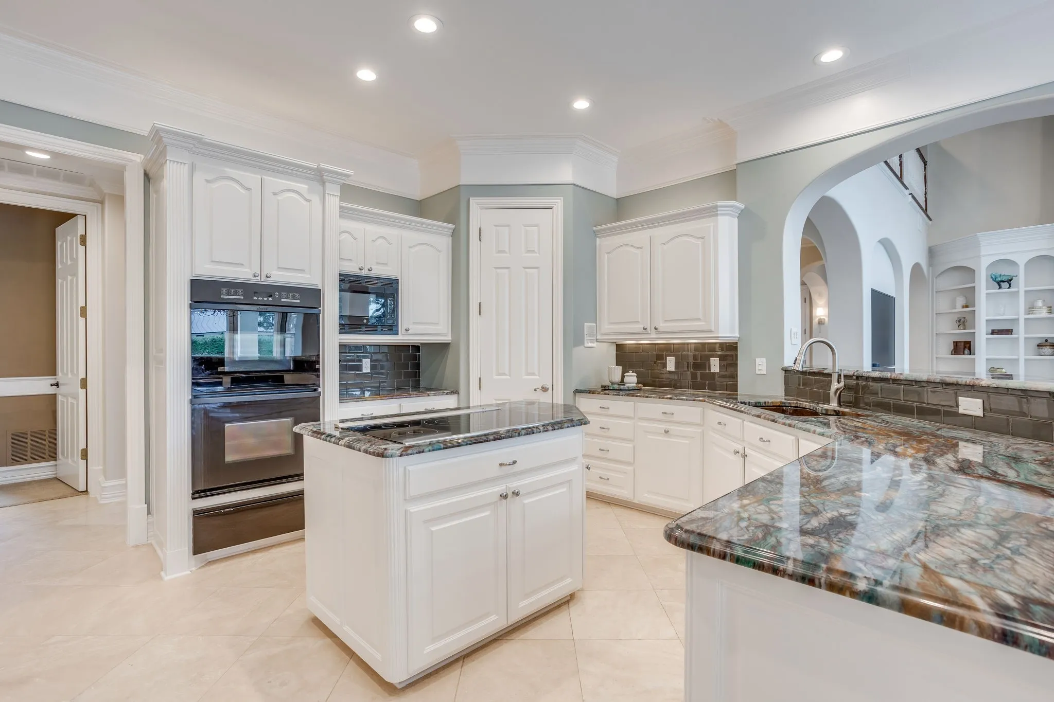 Single Family Residence For Sale in Tarrant County , 6800 Oak Hill Drive, Fort Worth, Texas 76132, 5 Bedroom, 5 Bathroom, 3 Garage spaces, 5,171 Sqft, built in 1997, mls#21375618, Real Estate Agent in Fort Worth, Homes For Sale in Tarrant county, Homes For Sale in Fort Worth, Realtor in Fort Worth Texas, Real Estate Brokerage Independent Realty Texas, Luminita Cordes Realtor