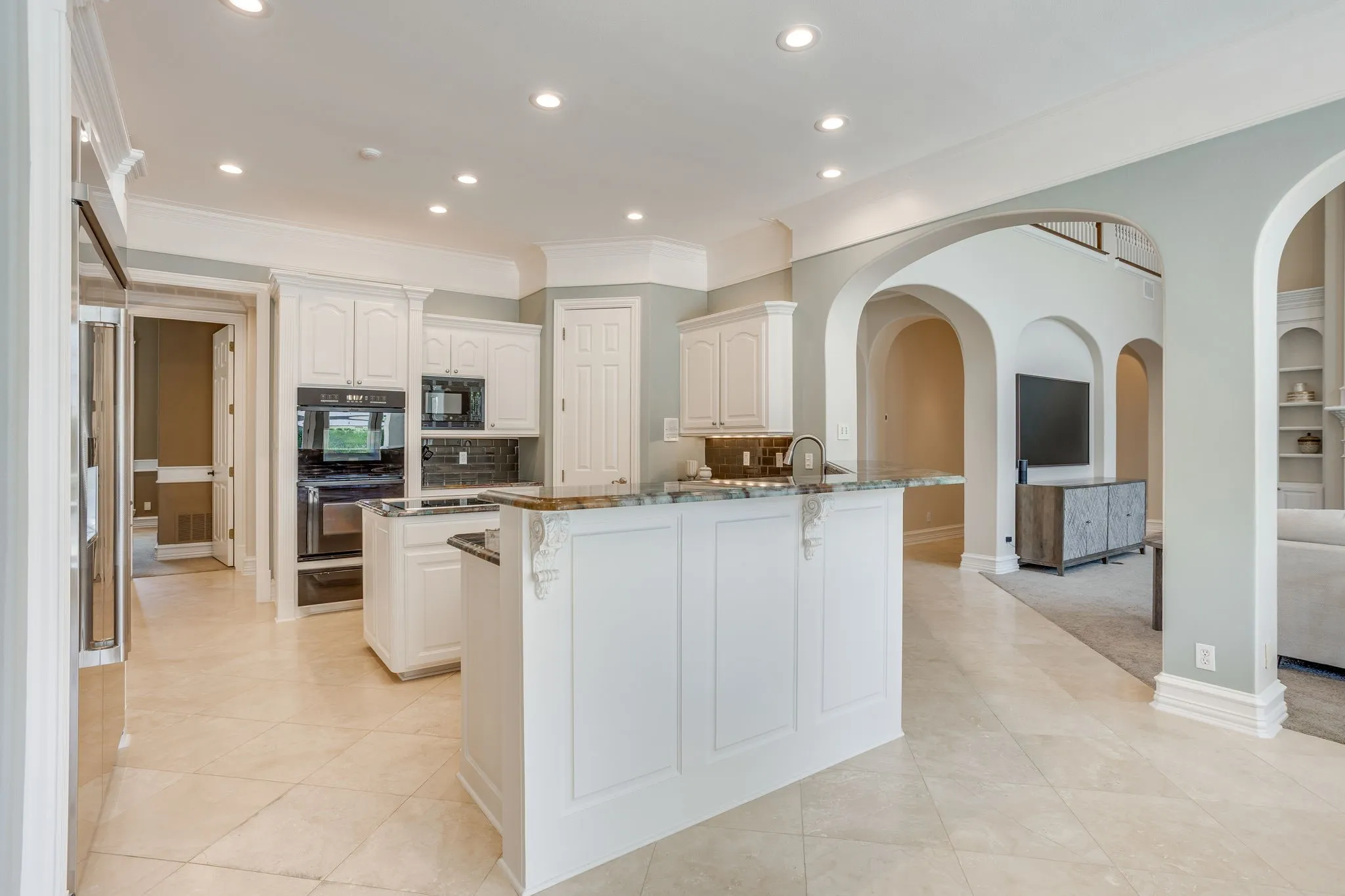Single Family Residence For Sale in Tarrant County , 6800 Oak Hill Drive, Fort Worth, Texas 76132, 5 Bedroom, 5 Bathroom, 3 Garage spaces, 5,171 Sqft, built in 1997, mls#21375618, Real Estate Agent in Fort Worth, Homes For Sale in Tarrant county, Homes For Sale in Fort Worth, Realtor in Fort Worth Texas, Real Estate Brokerage Independent Realty Texas, Luminita Cordes Realtor