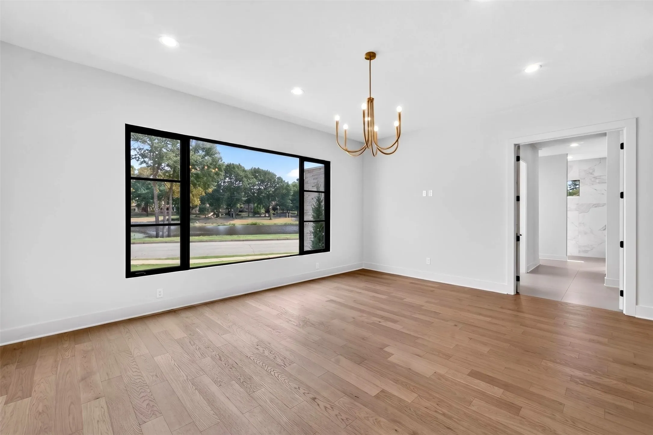 Single Family Residence For Sale in Smith County , 7607 Lakeside Lane, Tyler, Texas 75703, 5 Bedroom, 4 Bathroom, 3 Garage spaces, 4,125 Sqft, built in 2018, mls#21375877, Real Estate Agent in Tyler, Homes For Sale in Smith county, Homes For Sale in Tyler, Realtor in Tyler Texas, Real Estate Brokerage Independent Realty Texas, Luminita Cordes Realtor