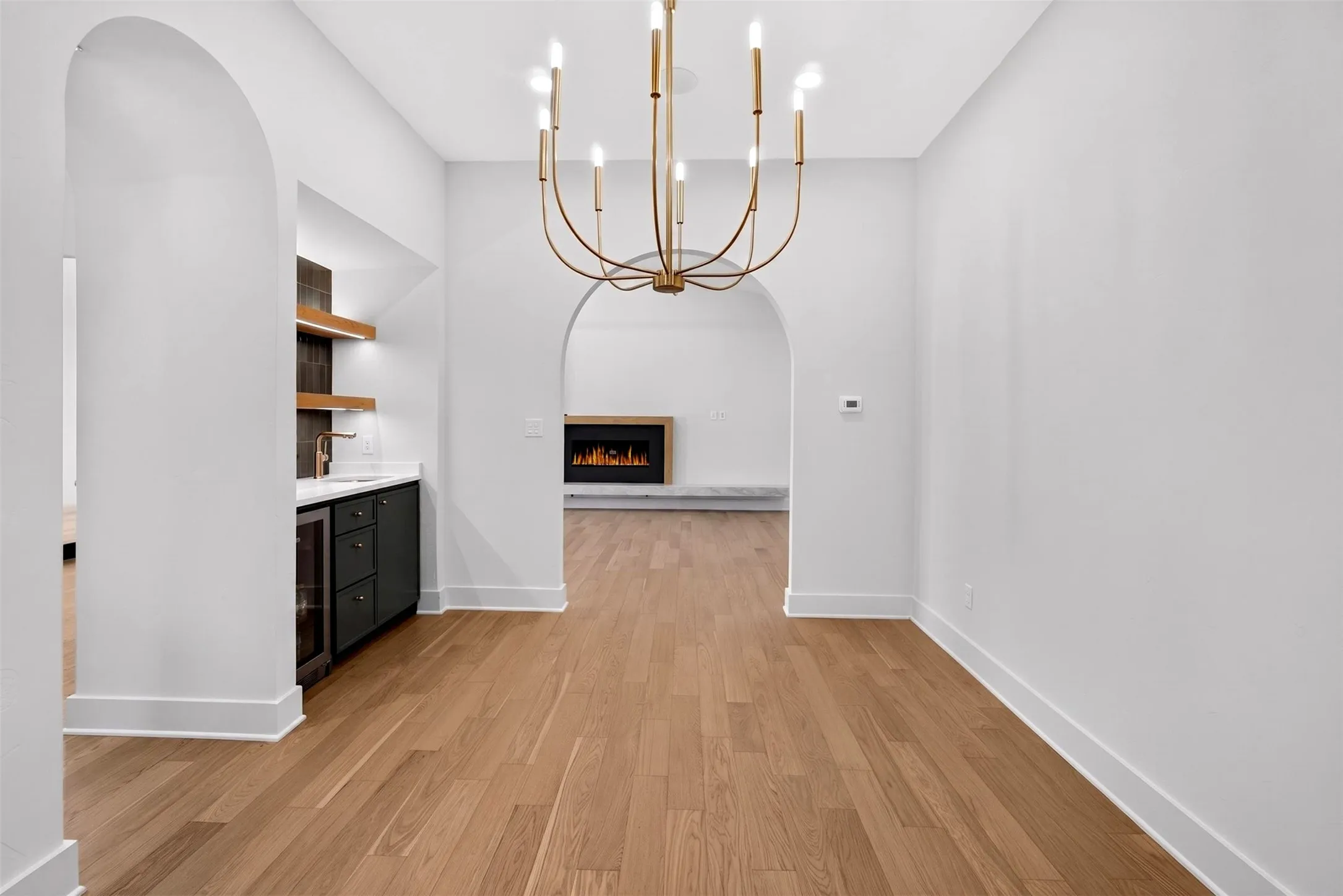 Single Family Residence For Sale in Smith County , 7607 Lakeside Lane, Tyler, Texas 75703, 5 Bedroom, 4 Bathroom, 3 Garage spaces, 4,125 Sqft, built in 2018, mls#21375877, Real Estate Agent in Tyler, Homes For Sale in Smith county, Homes For Sale in Tyler, Realtor in Tyler Texas, Real Estate Brokerage Independent Realty Texas, Luminita Cordes Realtor
