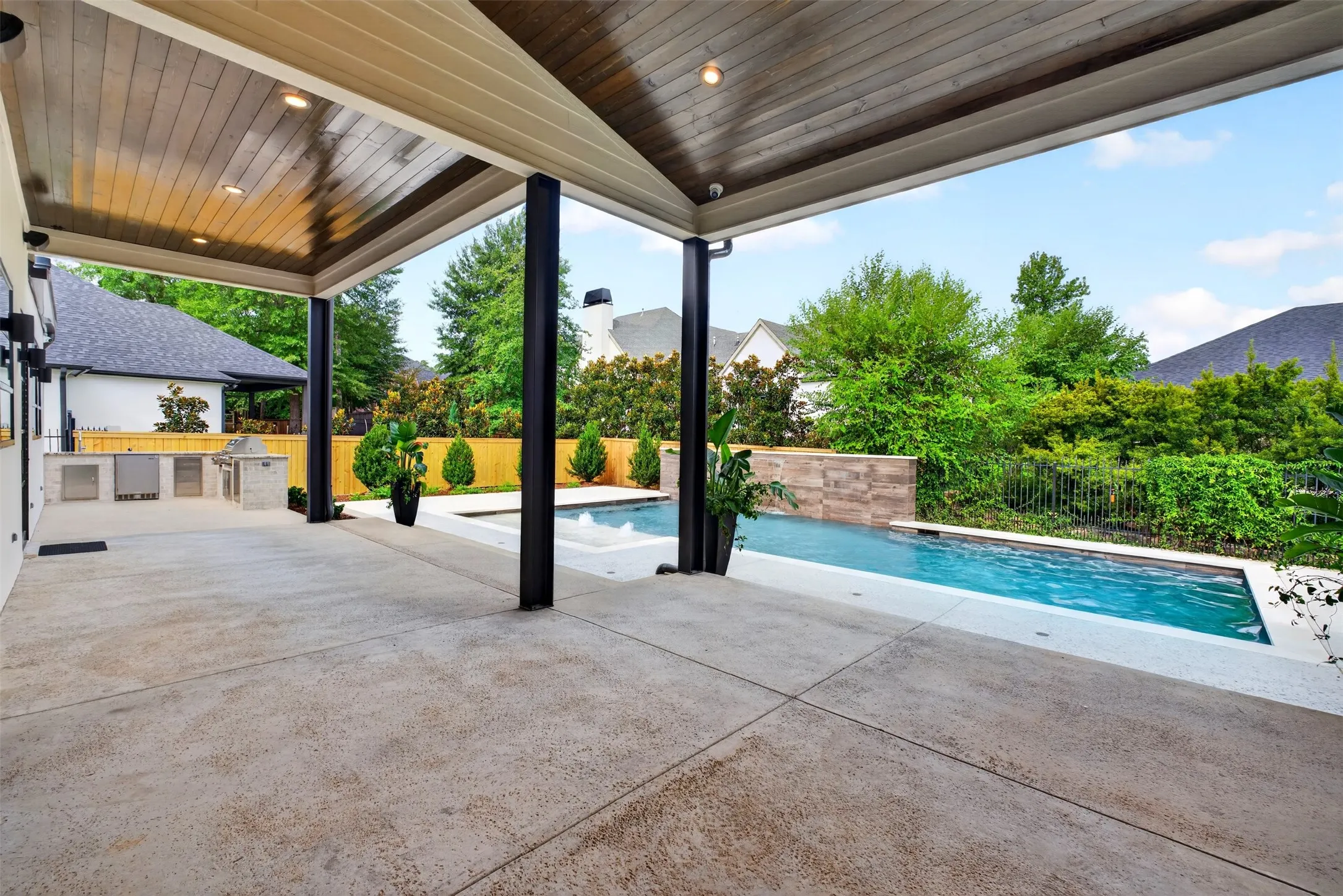 Single Family Residence For Sale in Smith County , 7607 Lakeside Lane, Tyler, Texas 75703, 5 Bedroom, 4 Bathroom, 3 Garage spaces, 4,125 Sqft, built in 2018, mls#21375877, Real Estate Agent in Tyler, Homes For Sale in Smith county, Homes For Sale in Tyler, Realtor in Tyler Texas, Real Estate Brokerage Independent Realty Texas, Luminita Cordes Realtor