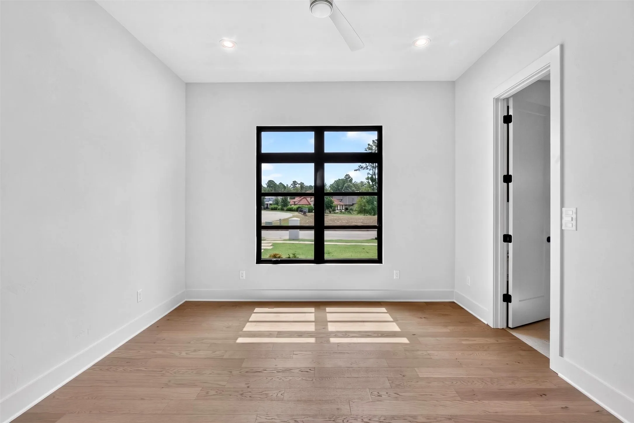 Single Family Residence For Sale in Smith County , 7607 Lakeside Lane, Tyler, Texas 75703, 5 Bedroom, 4 Bathroom, 3 Garage spaces, 4,125 Sqft, built in 2018, mls#21375877, Real Estate Agent in Tyler, Homes For Sale in Smith county, Homes For Sale in Tyler, Realtor in Tyler Texas, Real Estate Brokerage Independent Realty Texas, Luminita Cordes Realtor