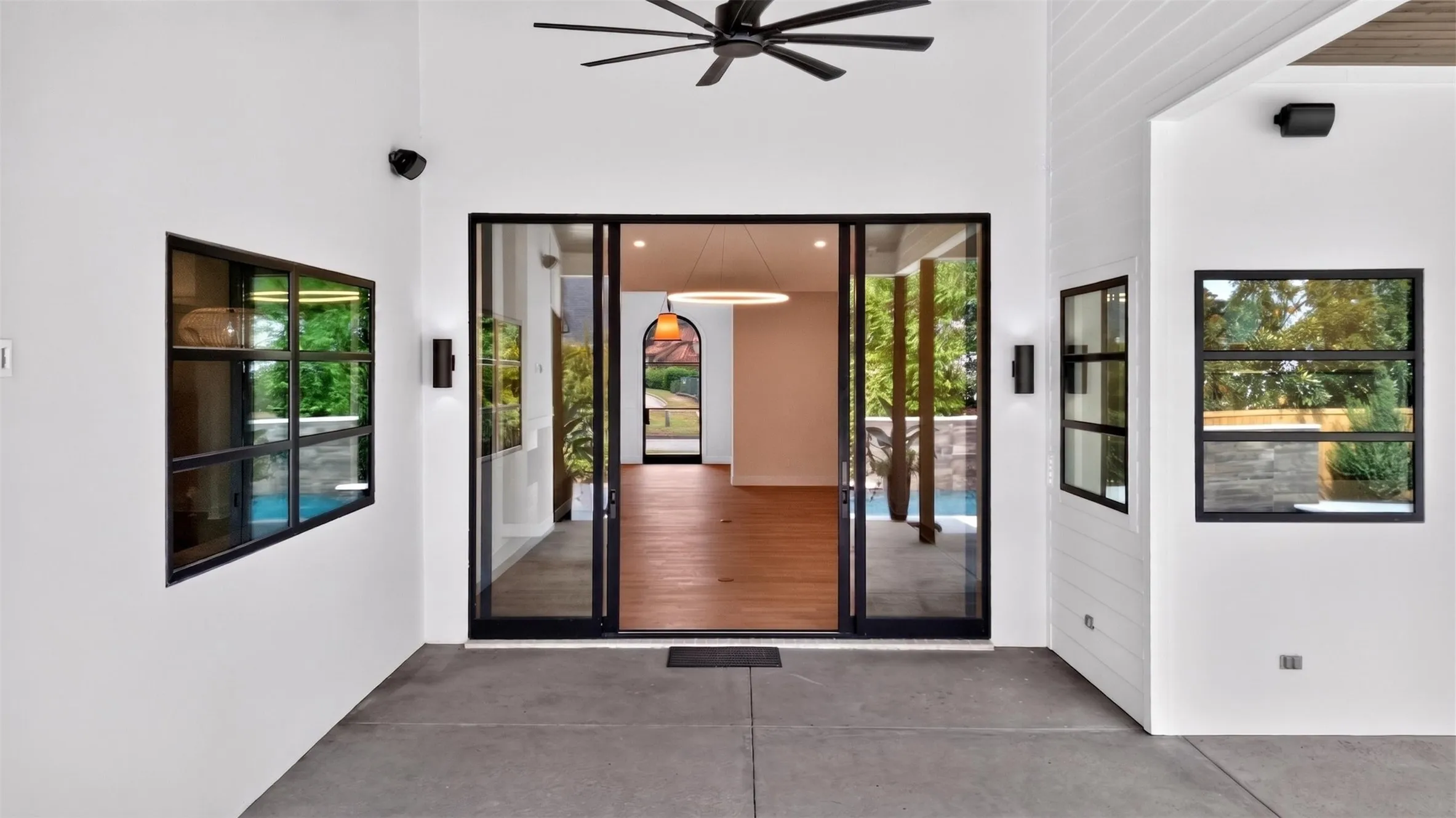 Single Family Residence For Sale in Smith County , 7607 Lakeside Lane, Tyler, Texas 75703, 5 Bedroom, 4 Bathroom, 3 Garage spaces, 4,125 Sqft, built in 2018, mls#21375877, Real Estate Agent in Tyler, Homes For Sale in Smith county, Homes For Sale in Tyler, Realtor in Tyler Texas, Real Estate Brokerage Independent Realty Texas, Luminita Cordes Realtor