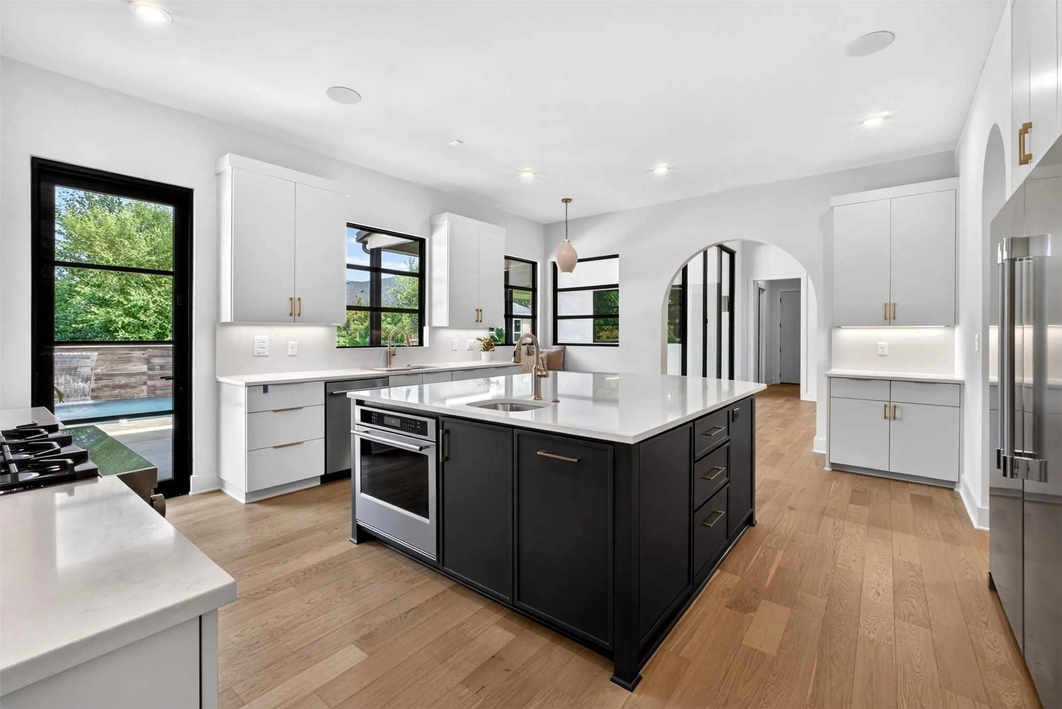 Single Family Residence For Sale in Smith County , 7607 Lakeside Lane, Tyler, Texas 75703, 5 Bedroom, 4 Bathroom, 3 Garage spaces, 4,125 Sqft, built in 2018, mls#21375877, Real Estate Agent in Tyler, Homes For Sale in Smith county, Homes For Sale in Tyler, Realtor in Tyler Texas, Real Estate Brokerage Independent Realty Texas, Luminita Cordes Realtor