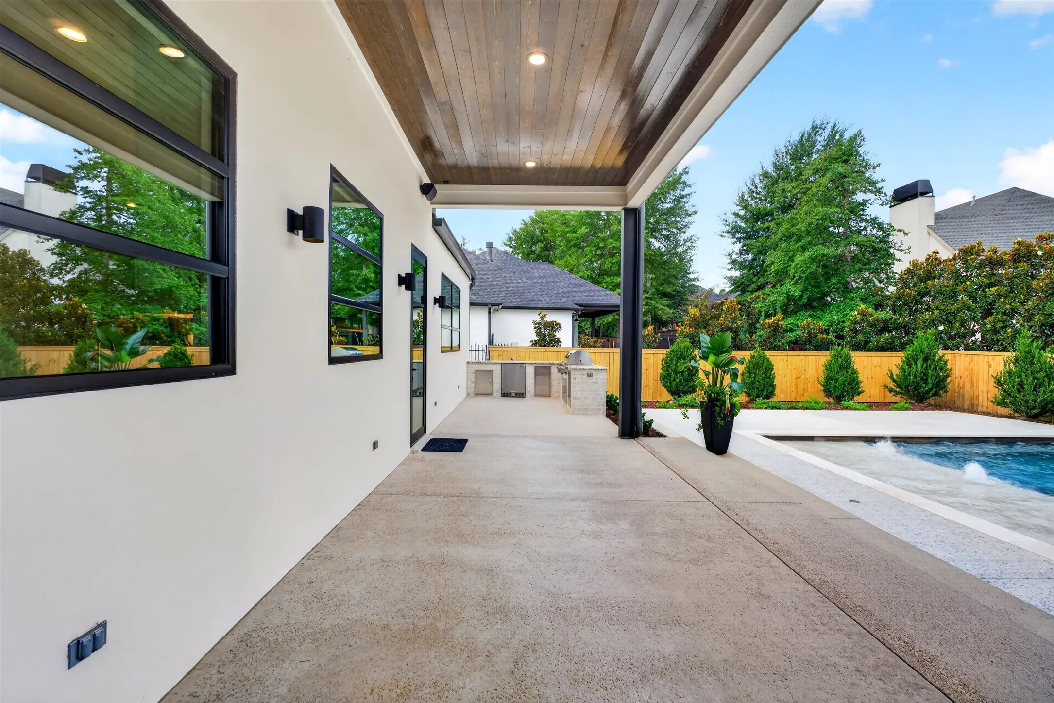Single Family Residence For Sale in Smith County , 7607 Lakeside Lane, Tyler, Texas 75703, 5 Bedroom, 4 Bathroom, 3 Garage spaces, 4,125 Sqft, built in 2018, mls#21375877, Real Estate Agent in Tyler, Homes For Sale in Smith county, Homes For Sale in Tyler, Realtor in Tyler Texas, Real Estate Brokerage Independent Realty Texas, Luminita Cordes Realtor