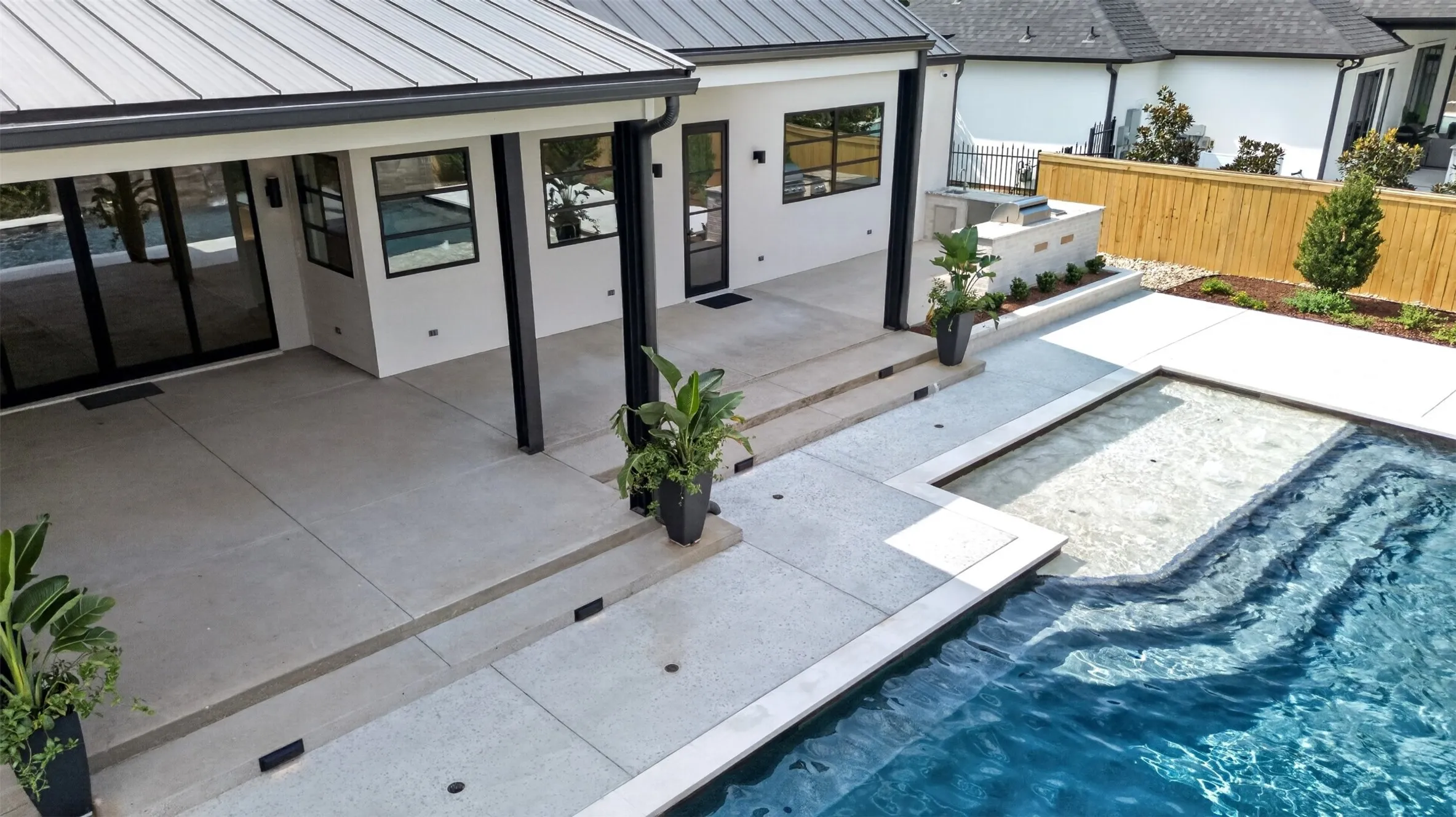Single Family Residence For Sale in Smith County , 7607 Lakeside Lane, Tyler, Texas 75703, 5 Bedroom, 4 Bathroom, 3 Garage spaces, 4,125 Sqft, built in 2018, mls#21375877, Real Estate Agent in Tyler, Homes For Sale in Smith county, Homes For Sale in Tyler, Realtor in Tyler Texas, Real Estate Brokerage Independent Realty Texas, Luminita Cordes Realtor