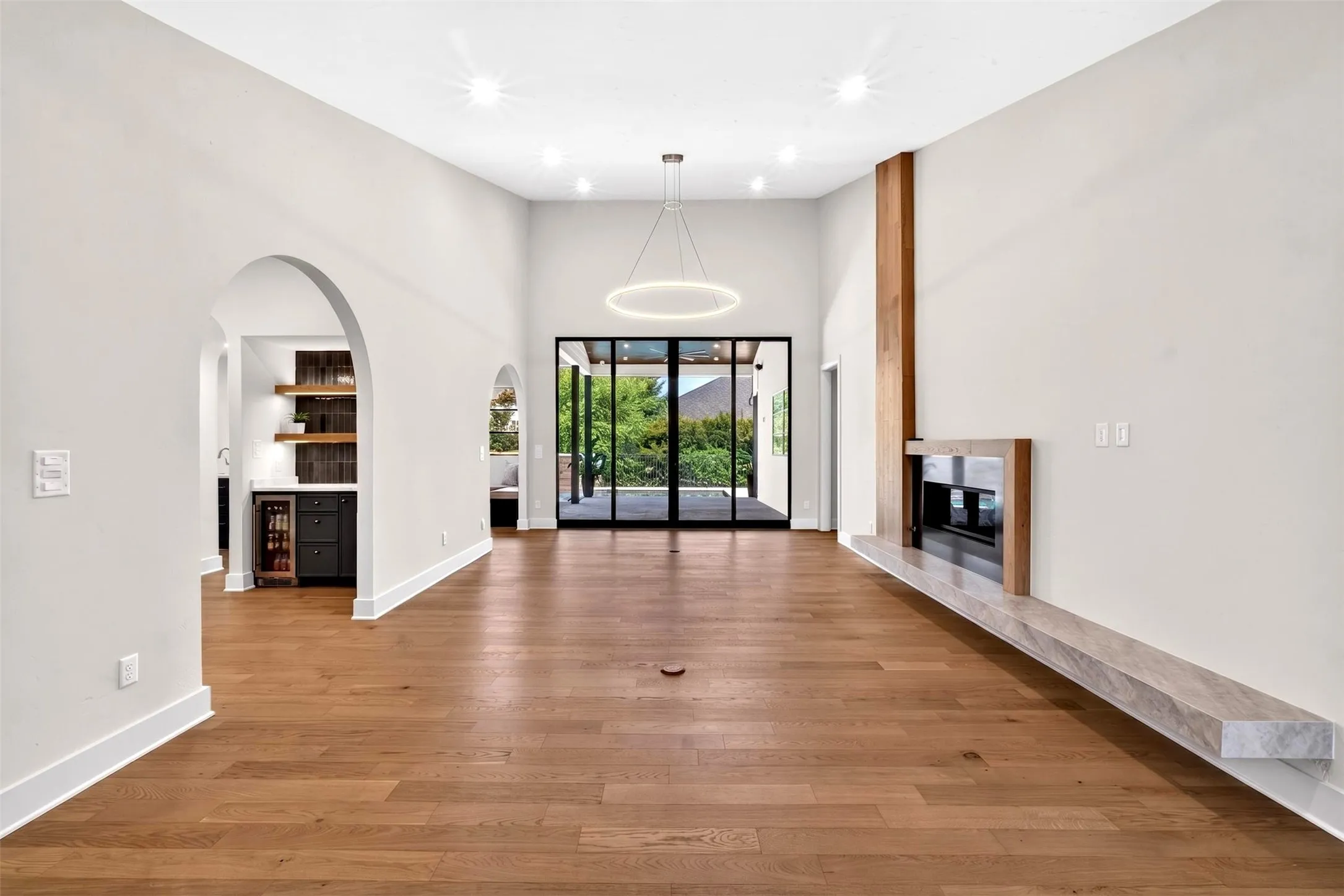 Single Family Residence For Sale in Smith County , 7607 Lakeside Lane, Tyler, Texas 75703, 5 Bedroom, 4 Bathroom, 3 Garage spaces, 4,125 Sqft, built in 2018, mls#21375877, Real Estate Agent in Tyler, Homes For Sale in Smith county, Homes For Sale in Tyler, Realtor in Tyler Texas, Real Estate Brokerage Independent Realty Texas, Luminita Cordes Realtor