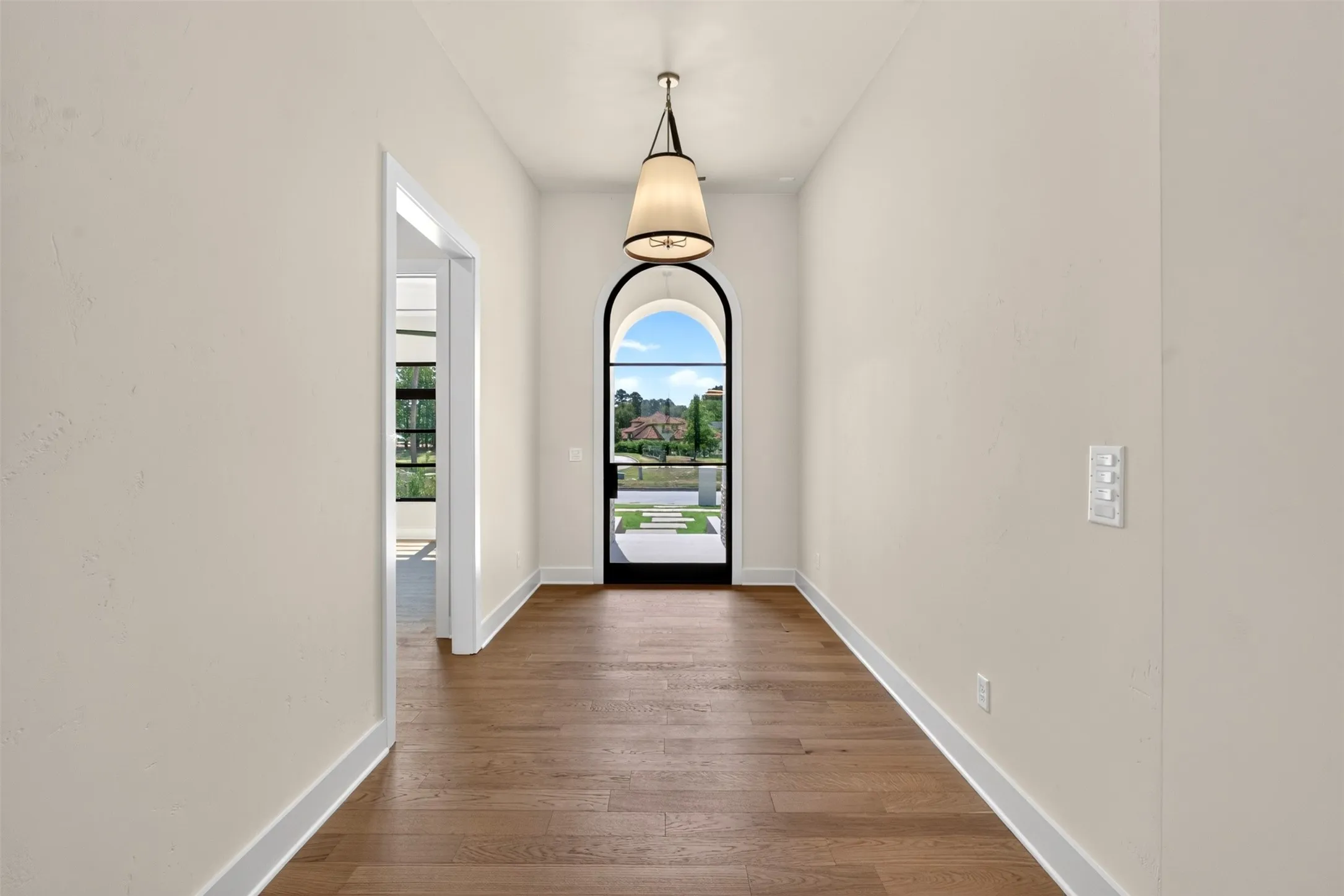 Single Family Residence For Sale in Smith County , 7607 Lakeside Lane, Tyler, Texas 75703, 5 Bedroom, 4 Bathroom, 3 Garage spaces, 4,125 Sqft, built in 2018, mls#21375877, Real Estate Agent in Tyler, Homes For Sale in Smith county, Homes For Sale in Tyler, Realtor in Tyler Texas, Real Estate Brokerage Independent Realty Texas, Luminita Cordes Realtor