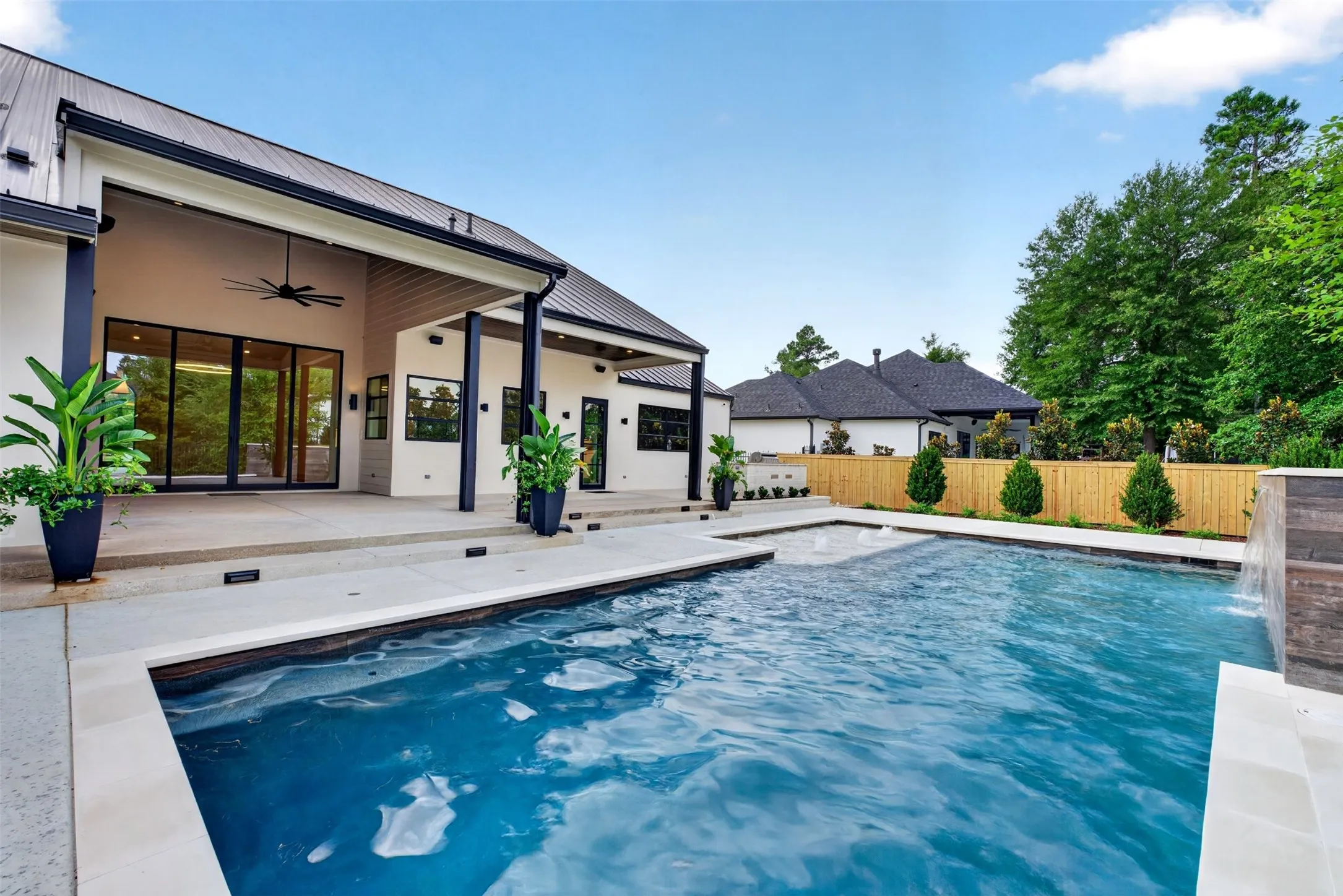 Single Family Residence For Sale in Smith County , 7607 Lakeside Lane, Tyler, Texas 75703, 5 Bedroom, 4 Bathroom, 3 Garage spaces, 4,125 Sqft, built in 2018, mls#21375877, Real Estate Agent in Tyler, Homes For Sale in Smith county, Homes For Sale in Tyler, Realtor in Tyler Texas, Real Estate Brokerage Independent Realty Texas, Luminita Cordes Realtor